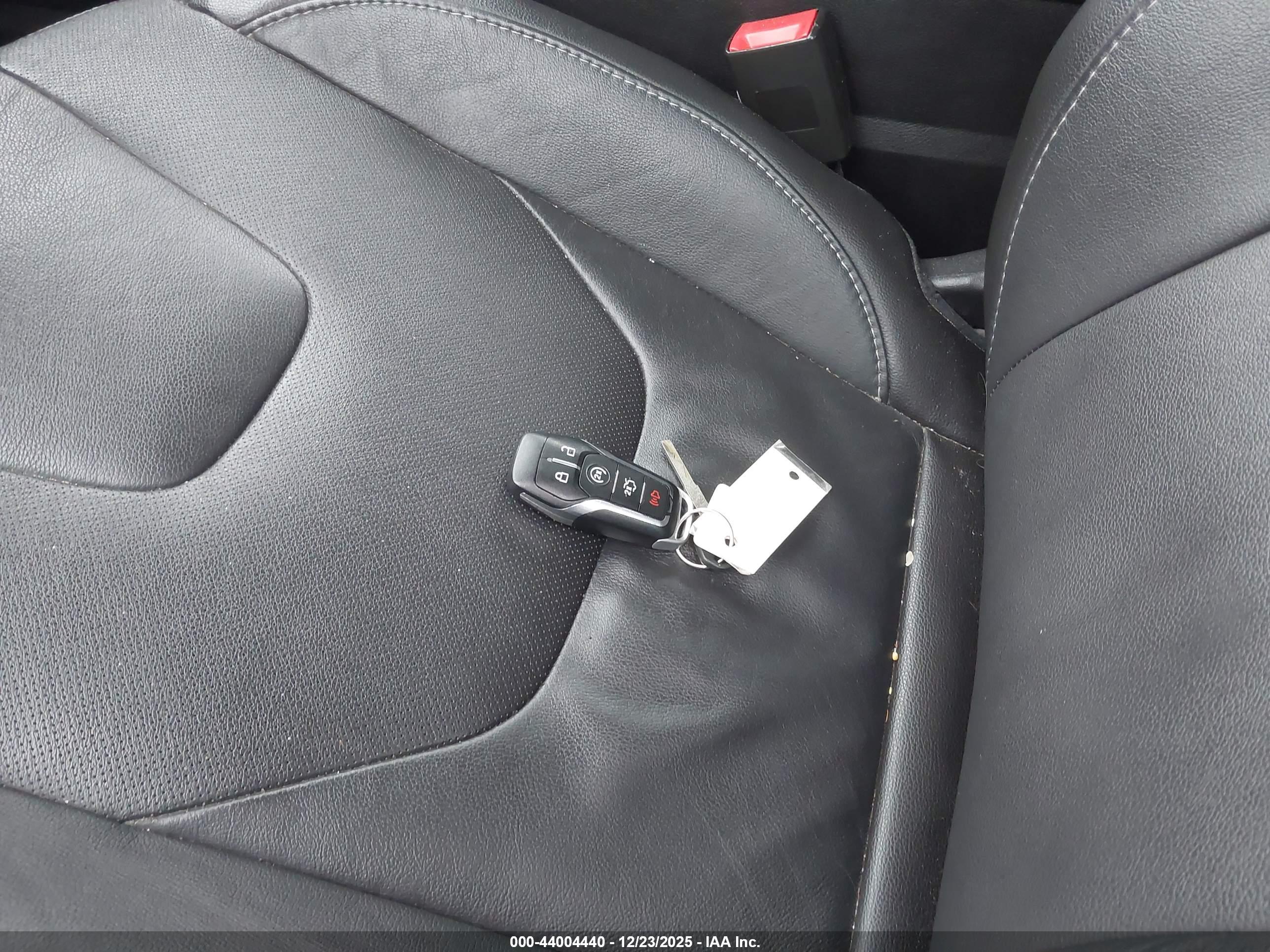 FORD FUSION image 11