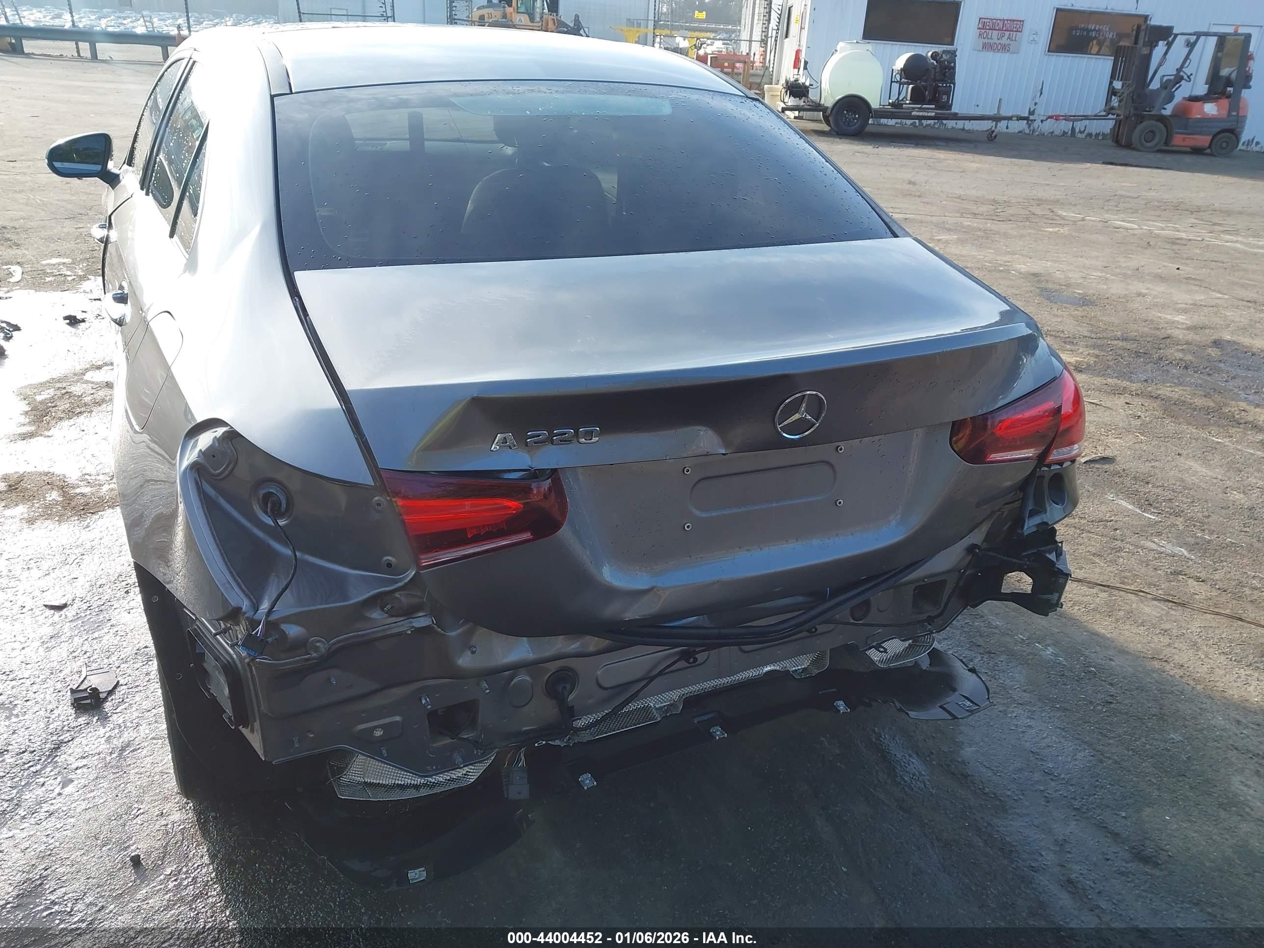 MERCEDES-BENZ A image 6