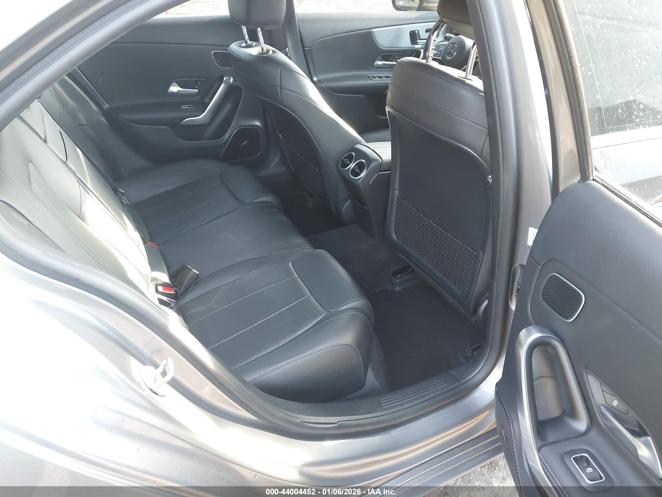MERCEDES-BENZ A image 8