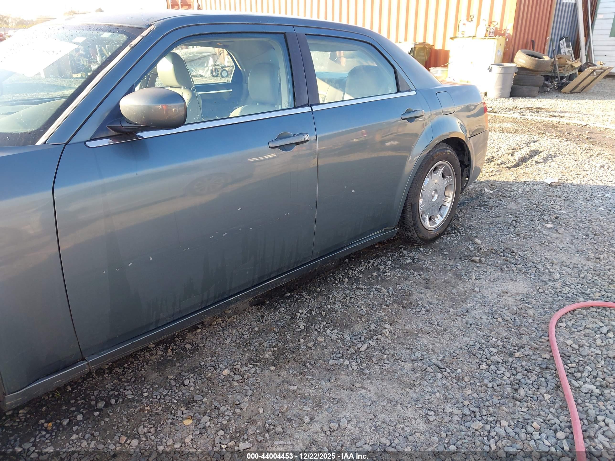 CHRYSLER 300 image 6