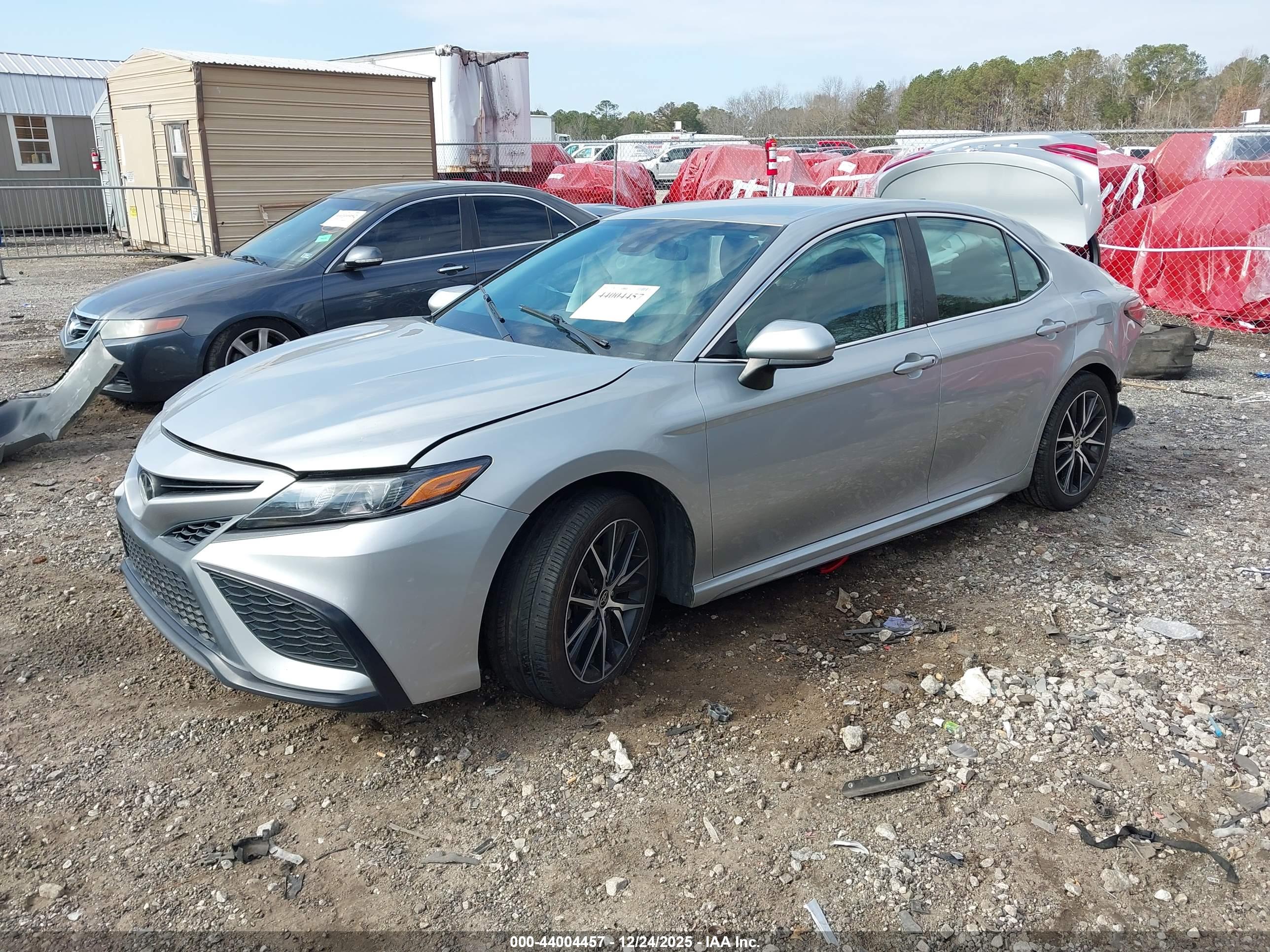 TOYOTA CAMRY image 2