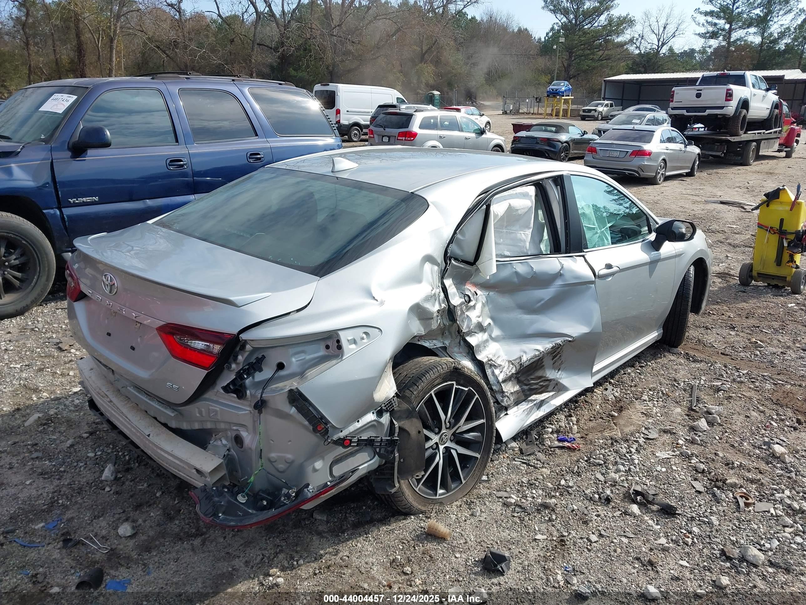 TOYOTA CAMRY image 4