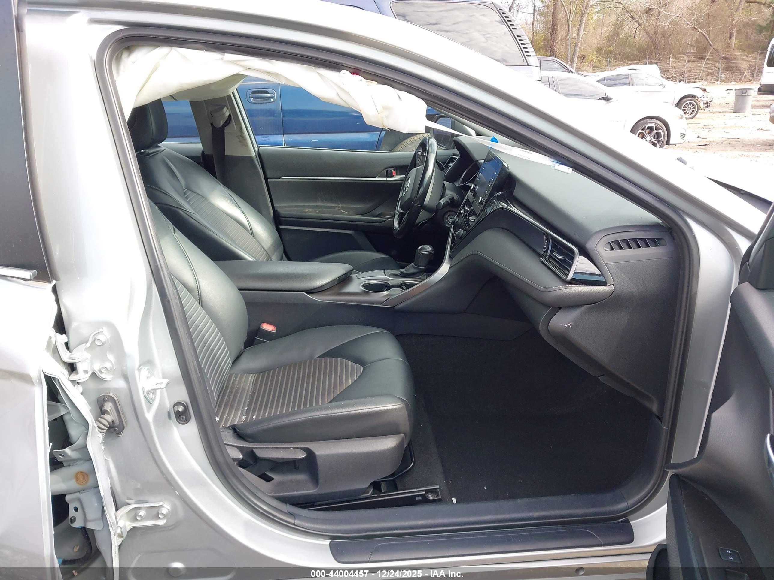 TOYOTA CAMRY image 5