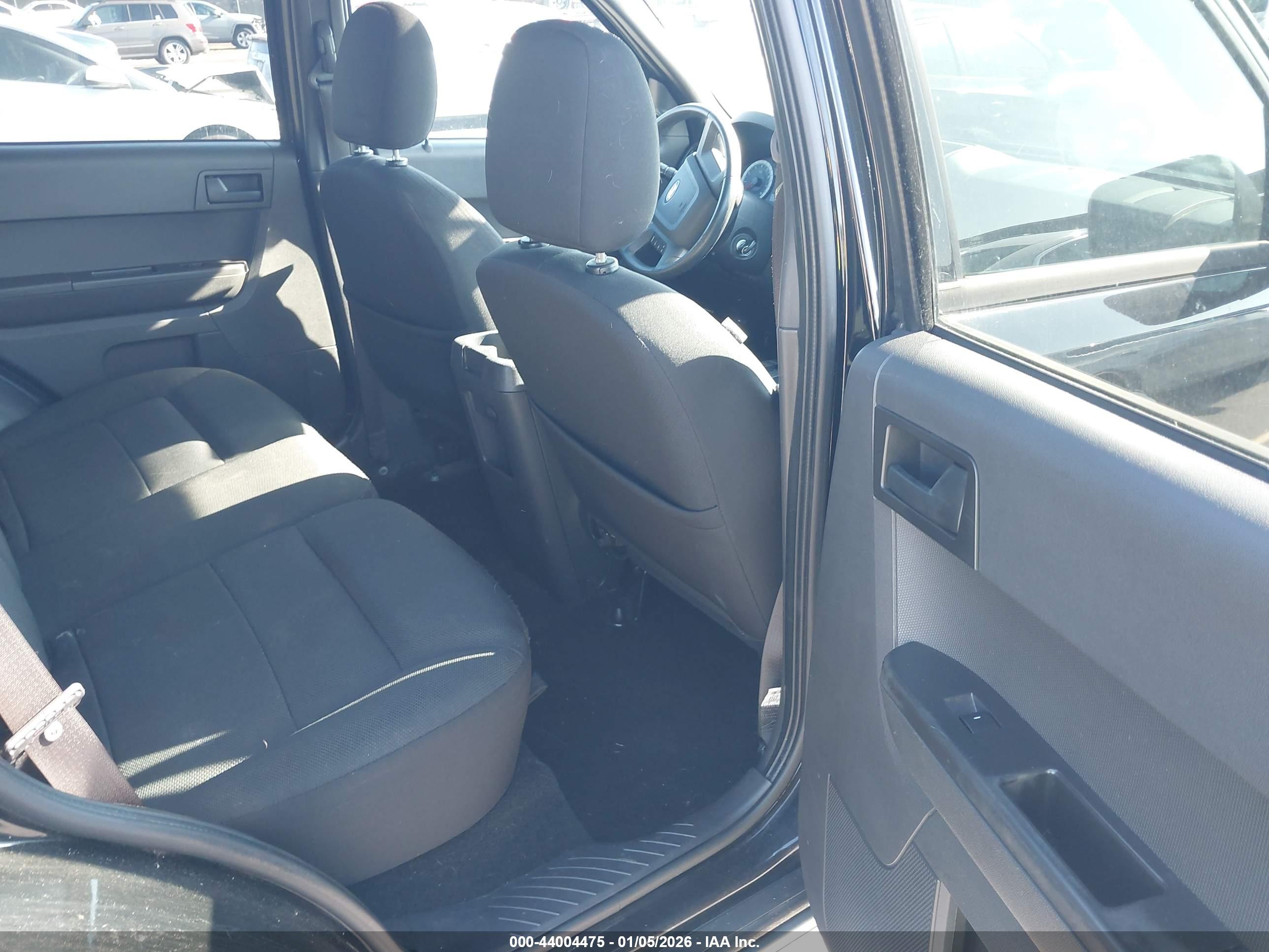 FORD ESCAPE image 8