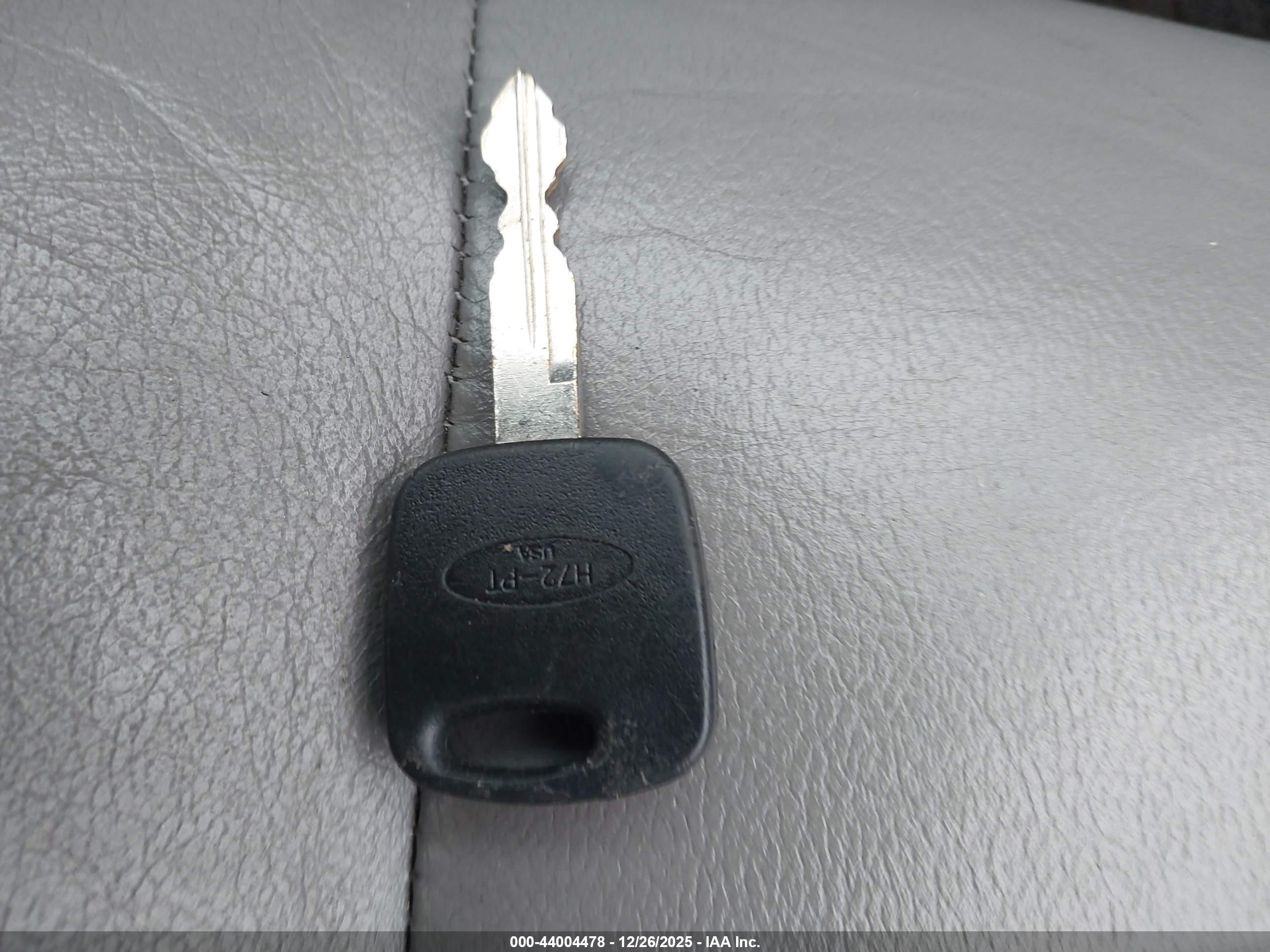 FORD MUSTANG image 11