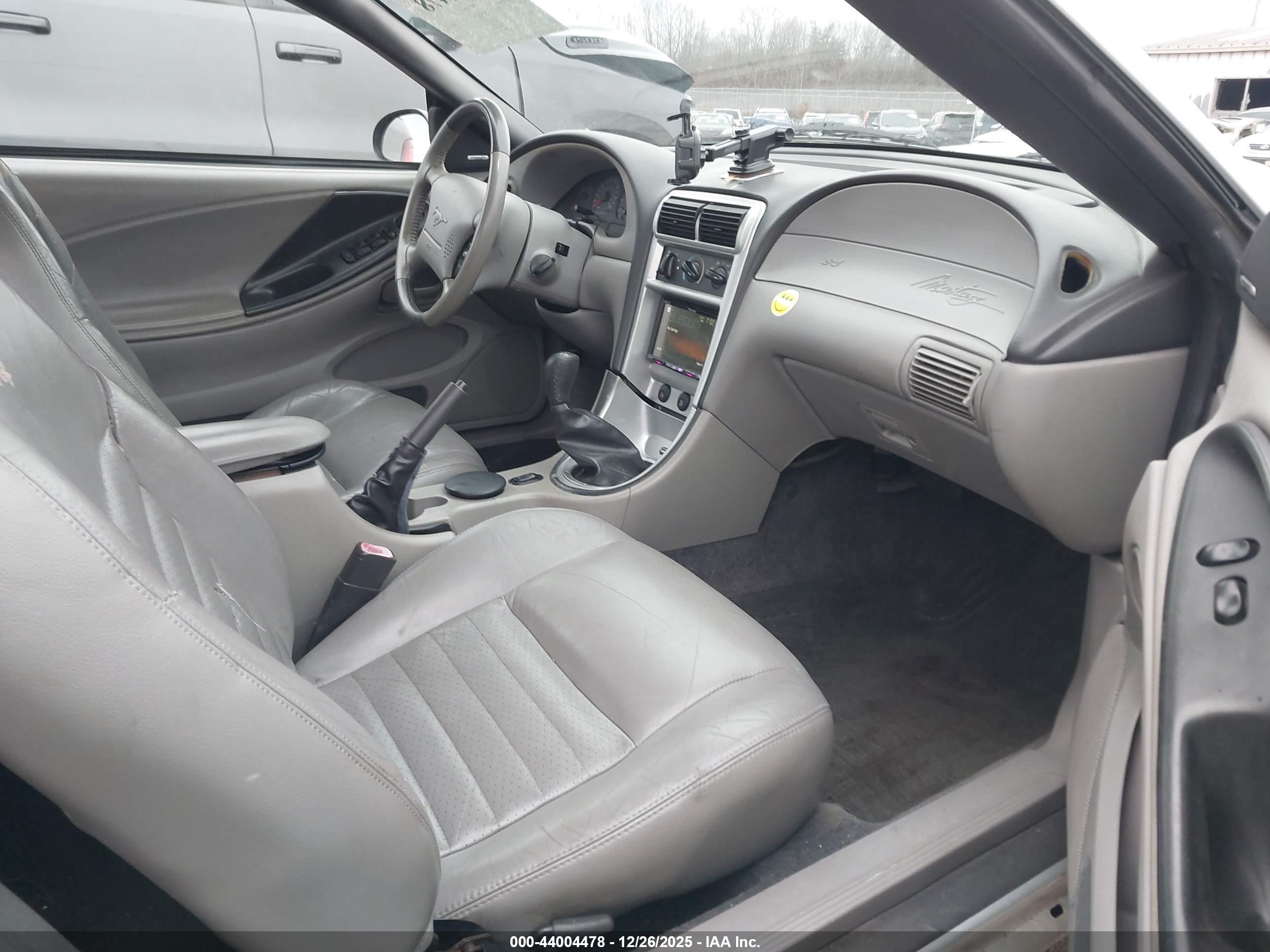 FORD MUSTANG image 5