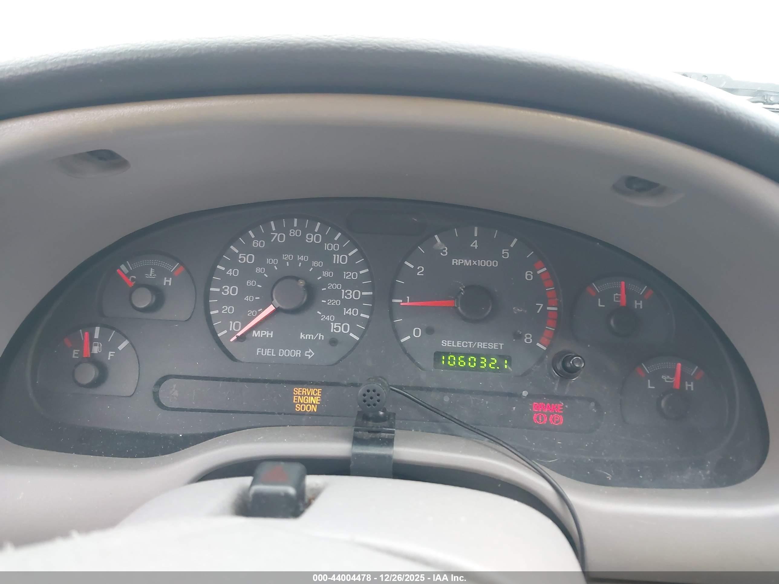 FORD MUSTANG image 7