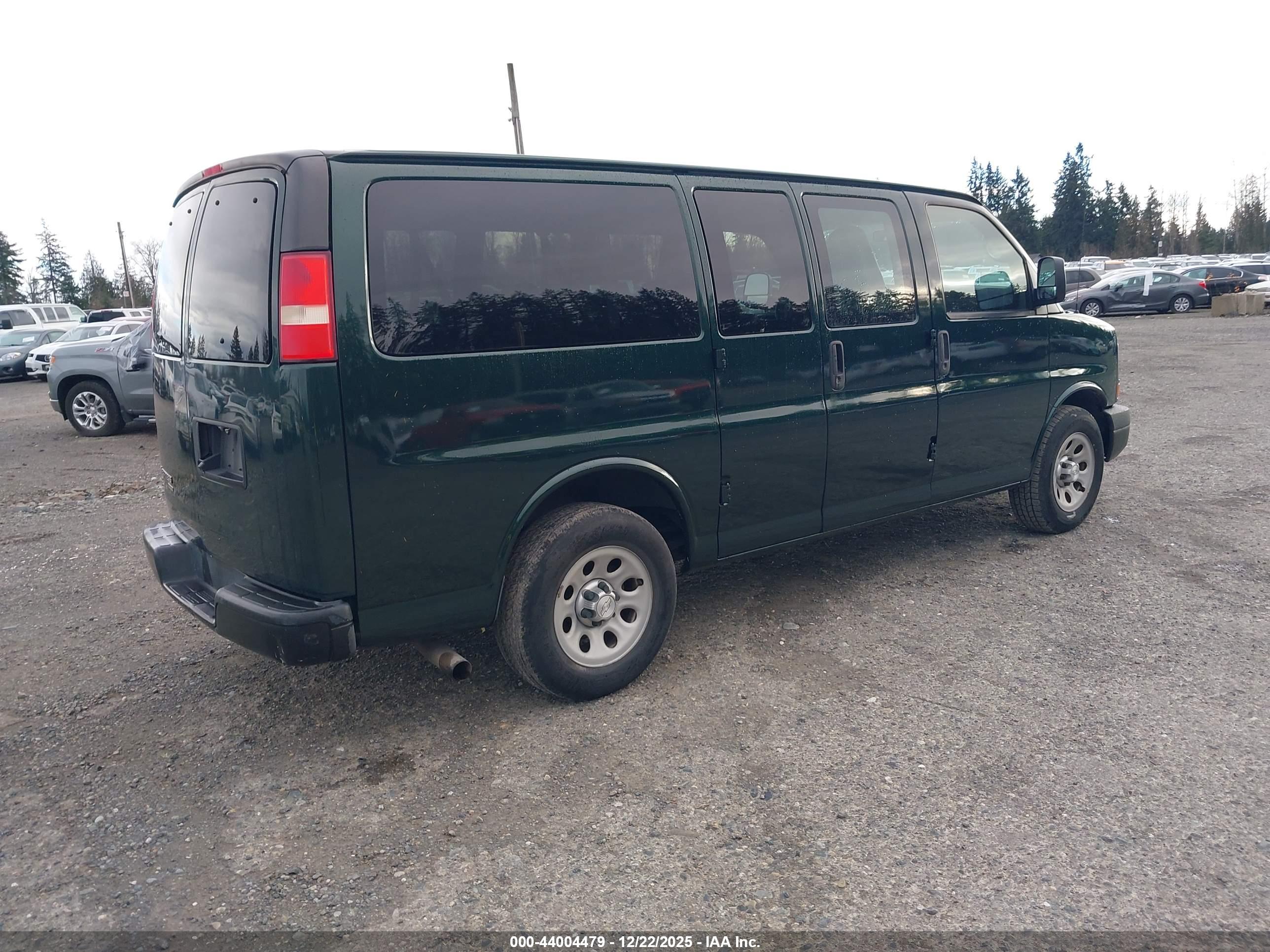 CHEVROLET EXPRESS image 4