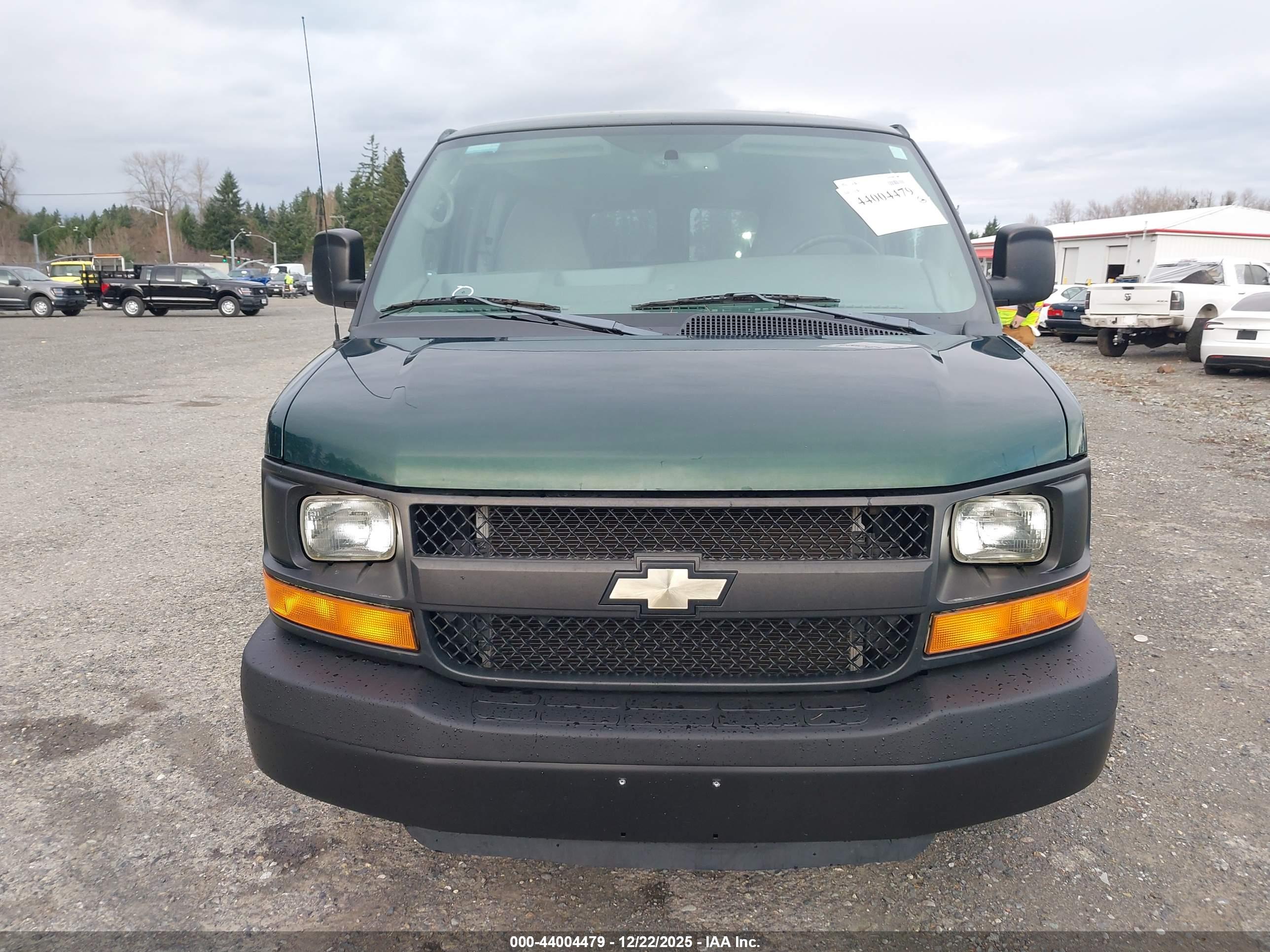 CHEVROLET EXPRESS image 6