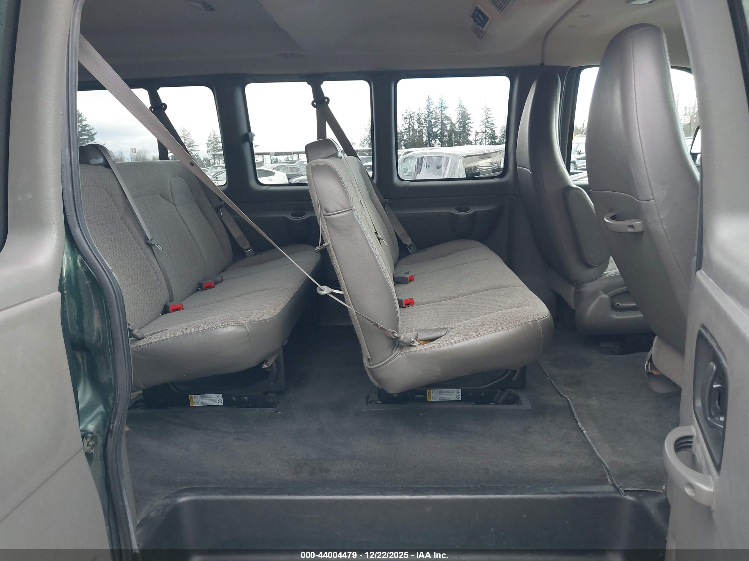 CHEVROLET EXPRESS image 8