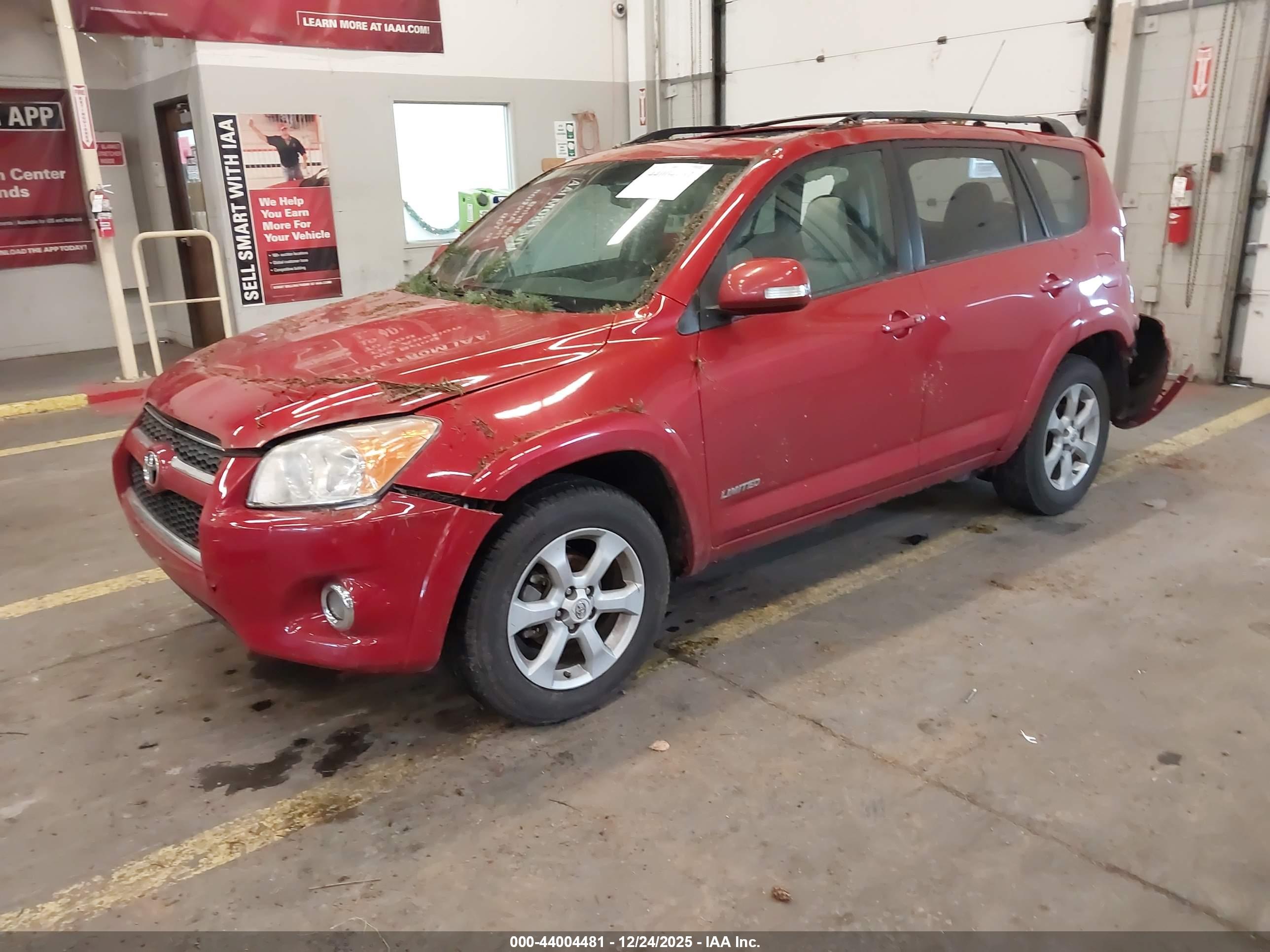 TOYOTA RAV4 image 2
