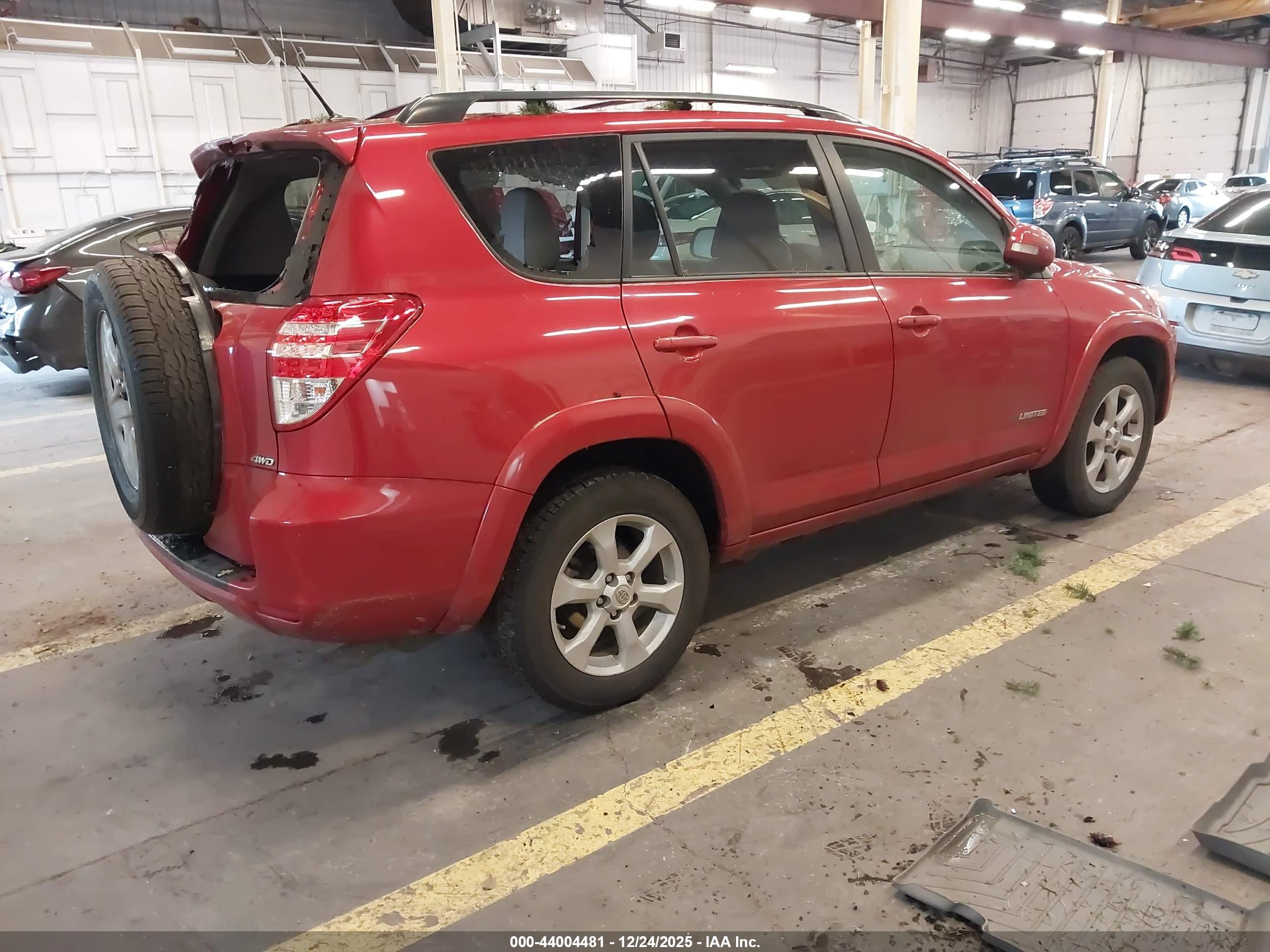 TOYOTA RAV4 image 4