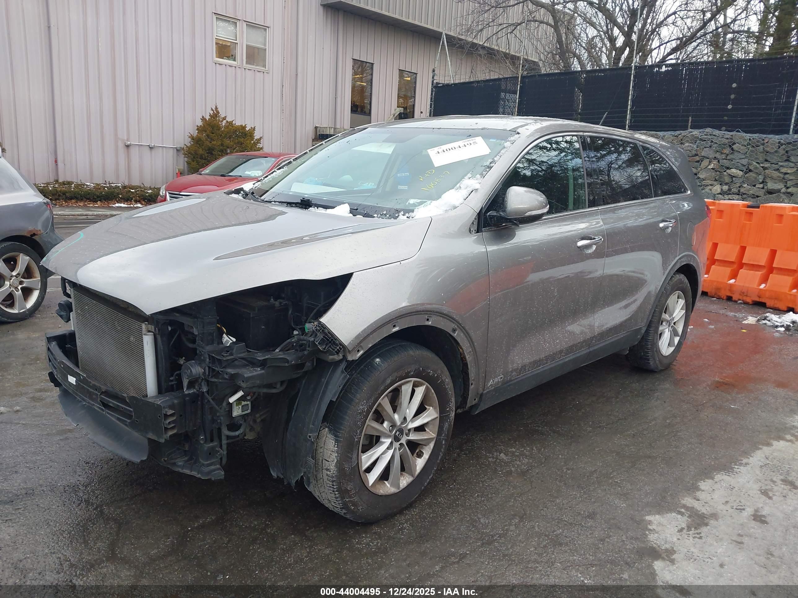 KIA SORENTO image 2