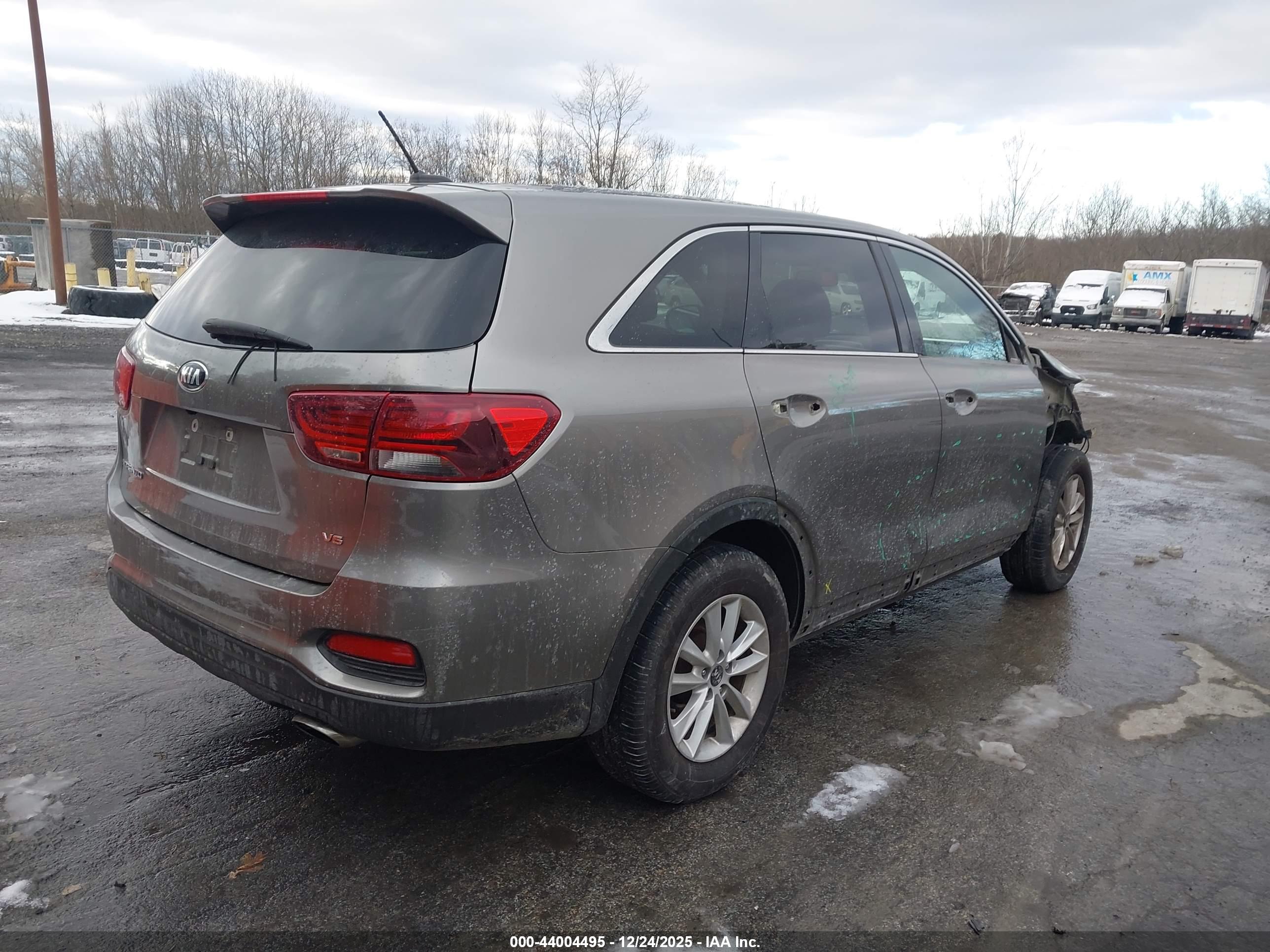 KIA SORENTO image 4