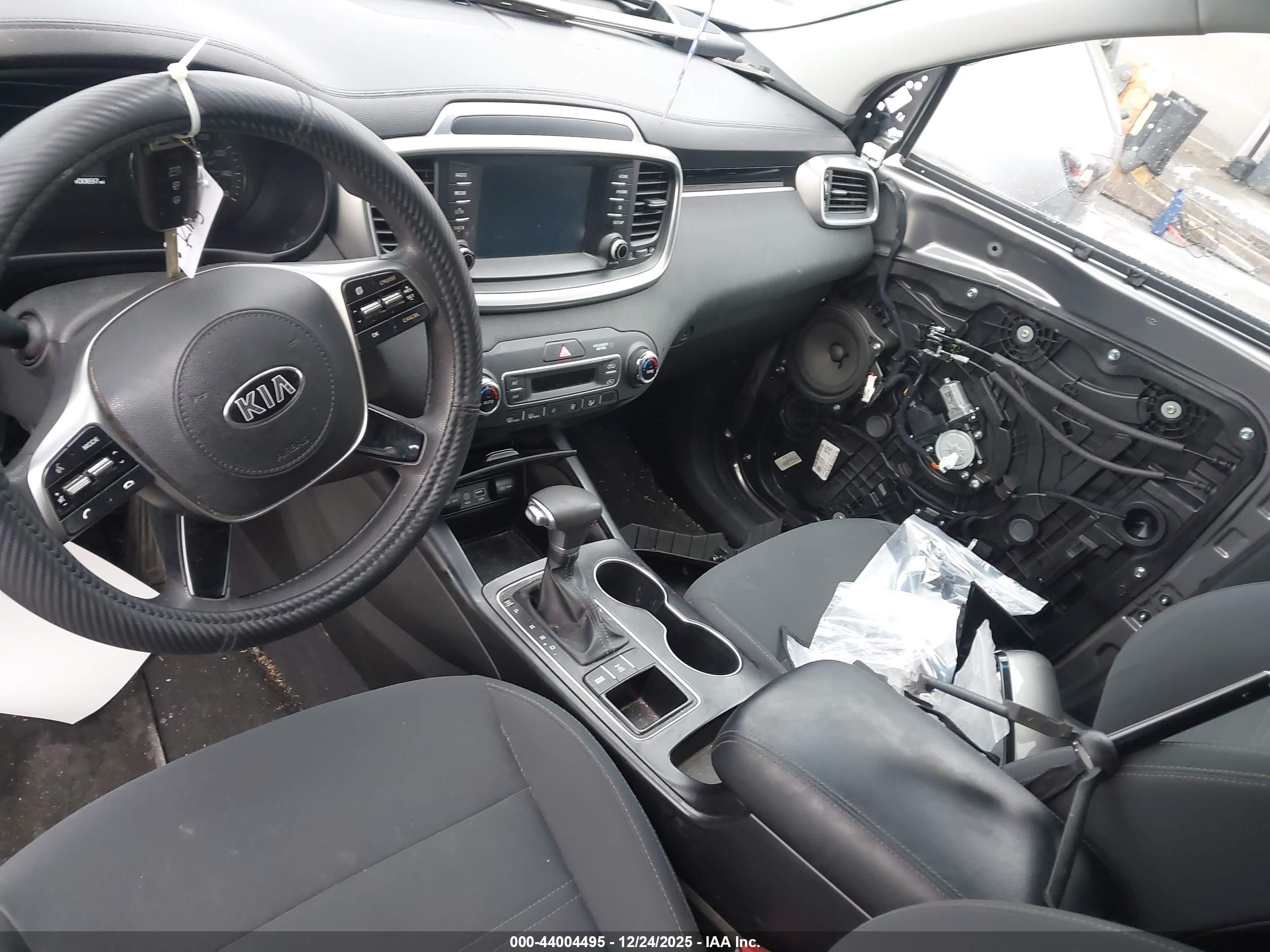KIA SORENTO image 5