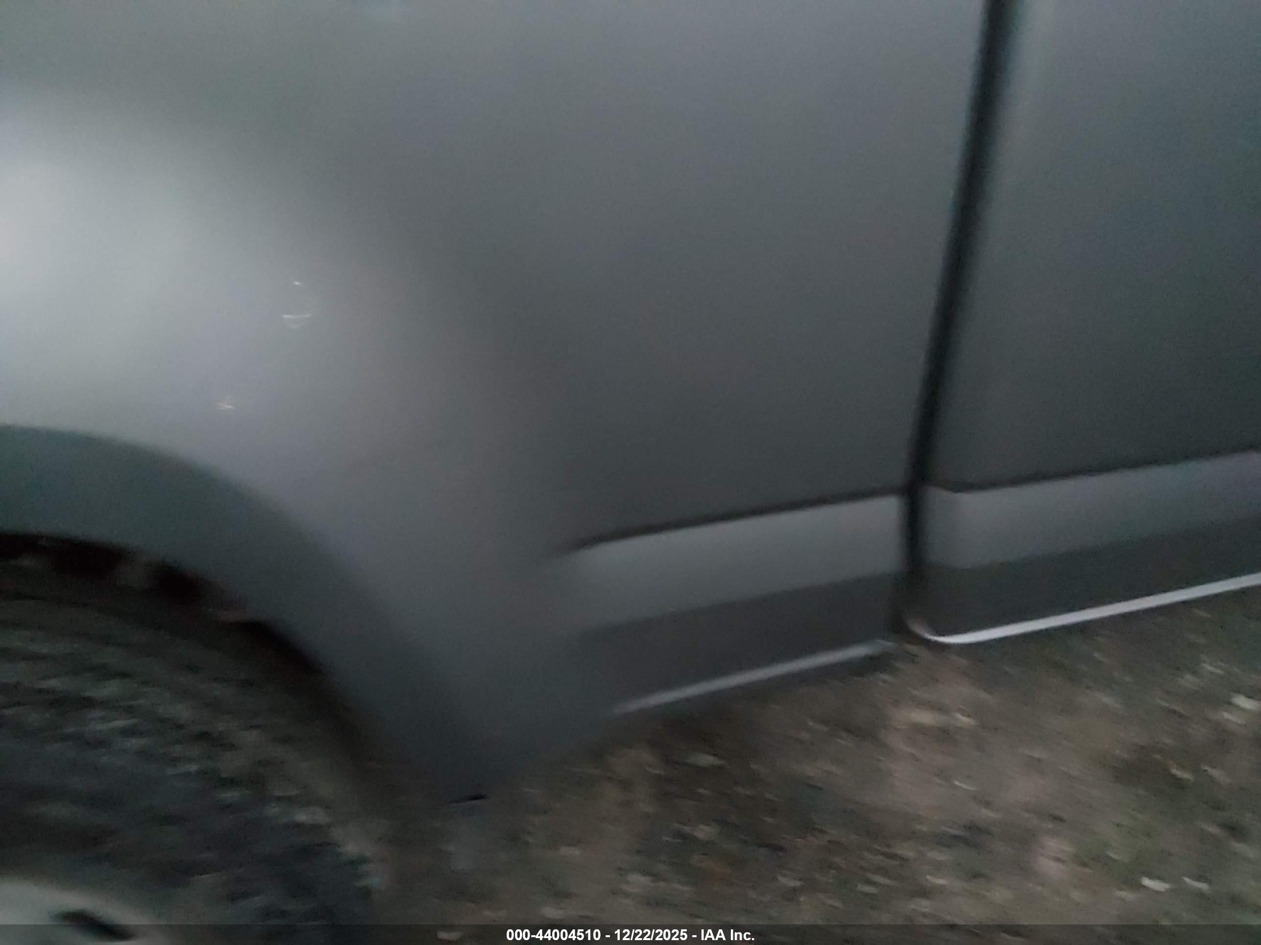 CHEVROLET COLORADO image 6