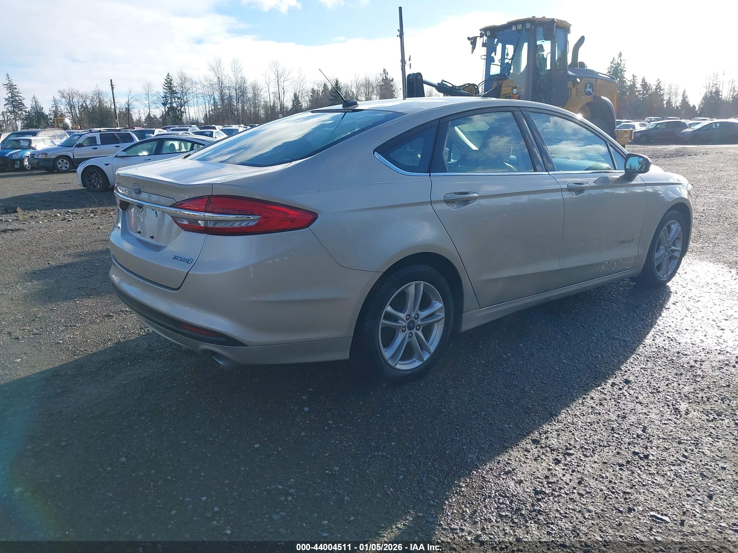 FORD FUSION image 4
