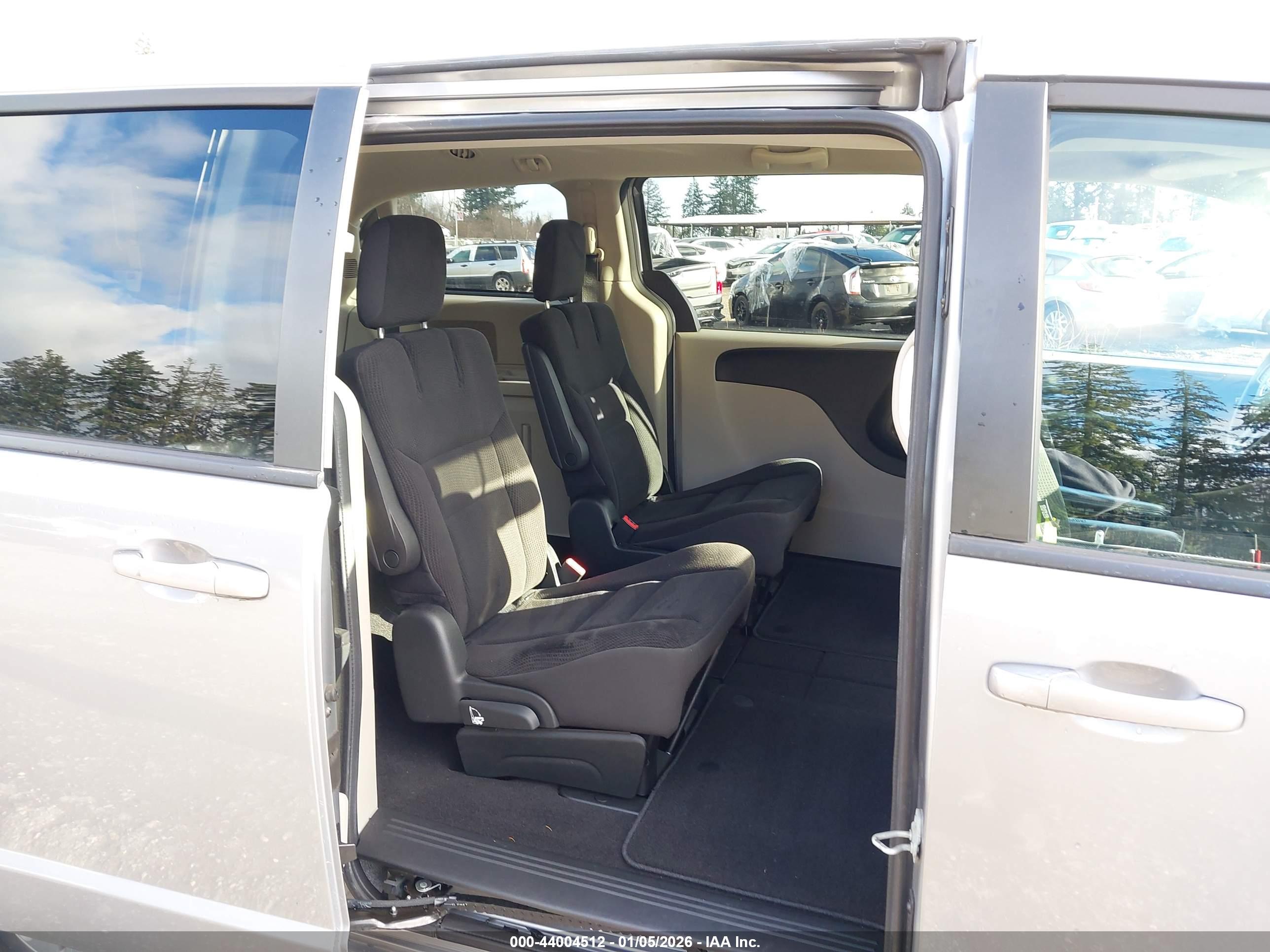 DODGE GRAND image 8