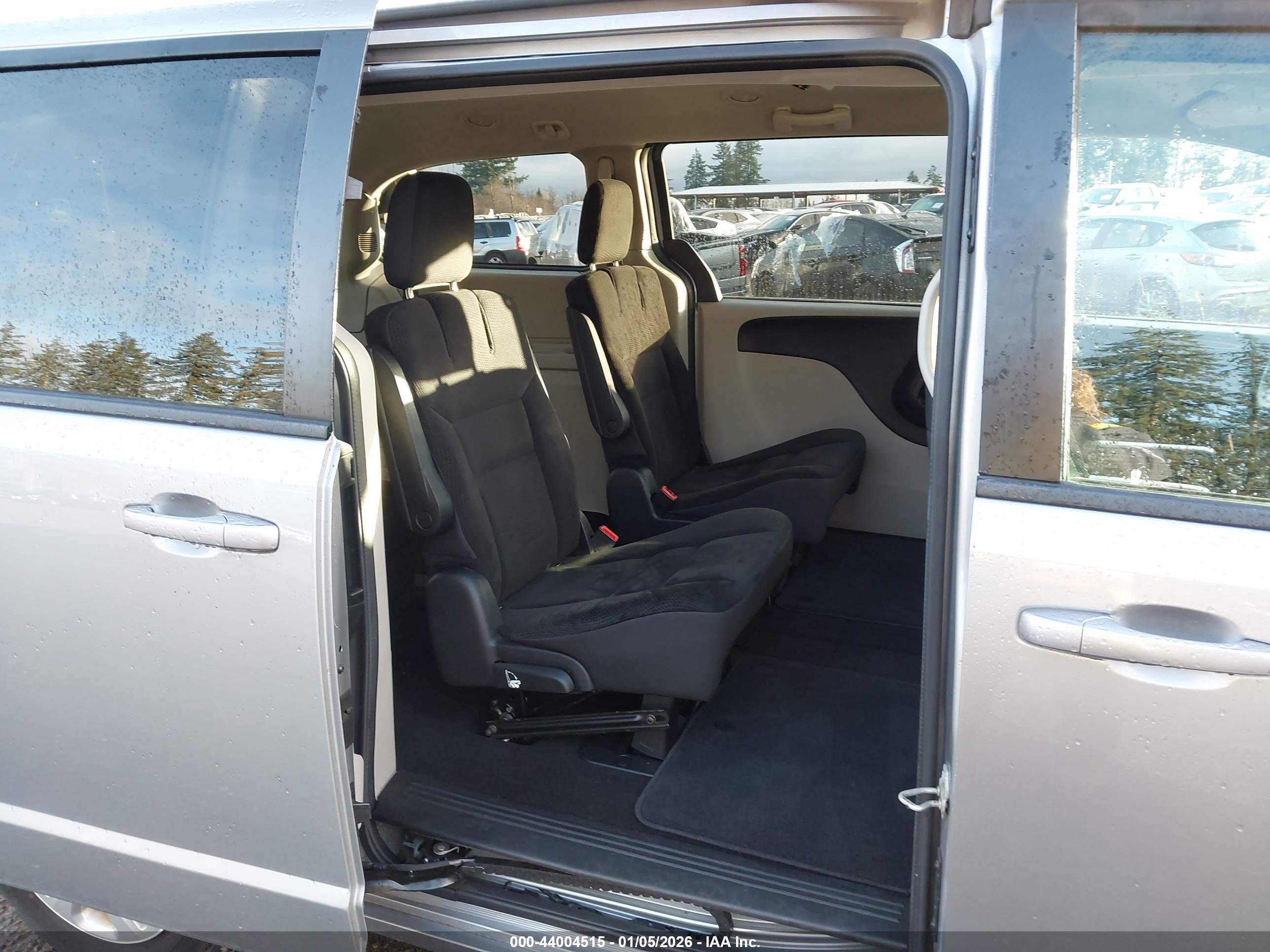 DODGE GRAND image 8