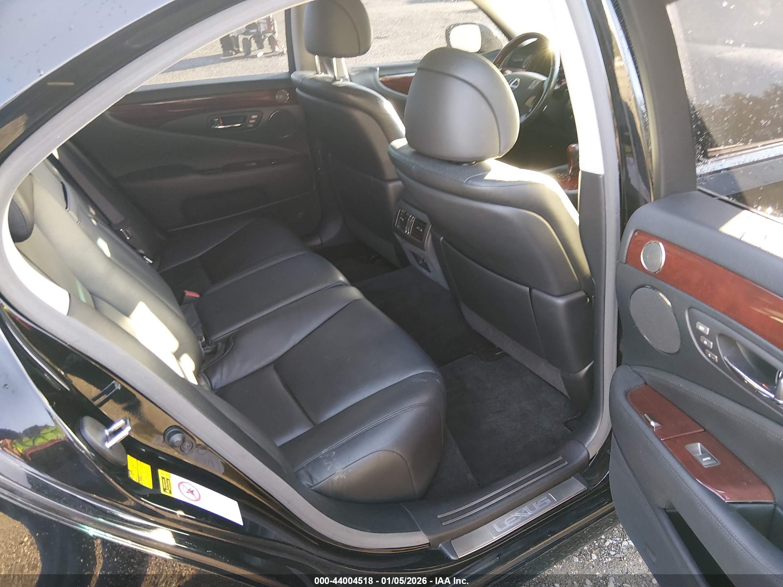 LEXUS LS image 8
