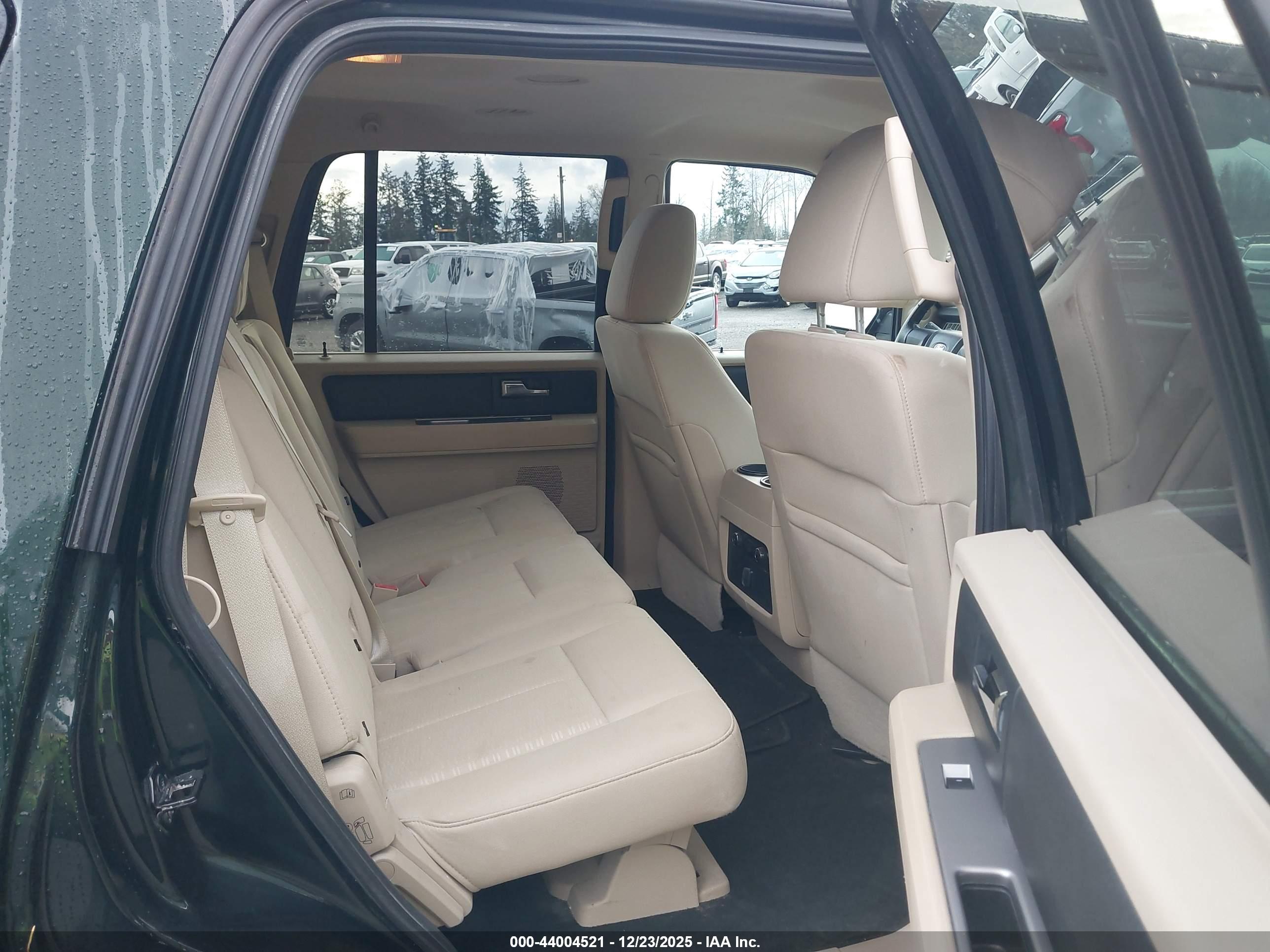 FORD EXPEDITION image 8