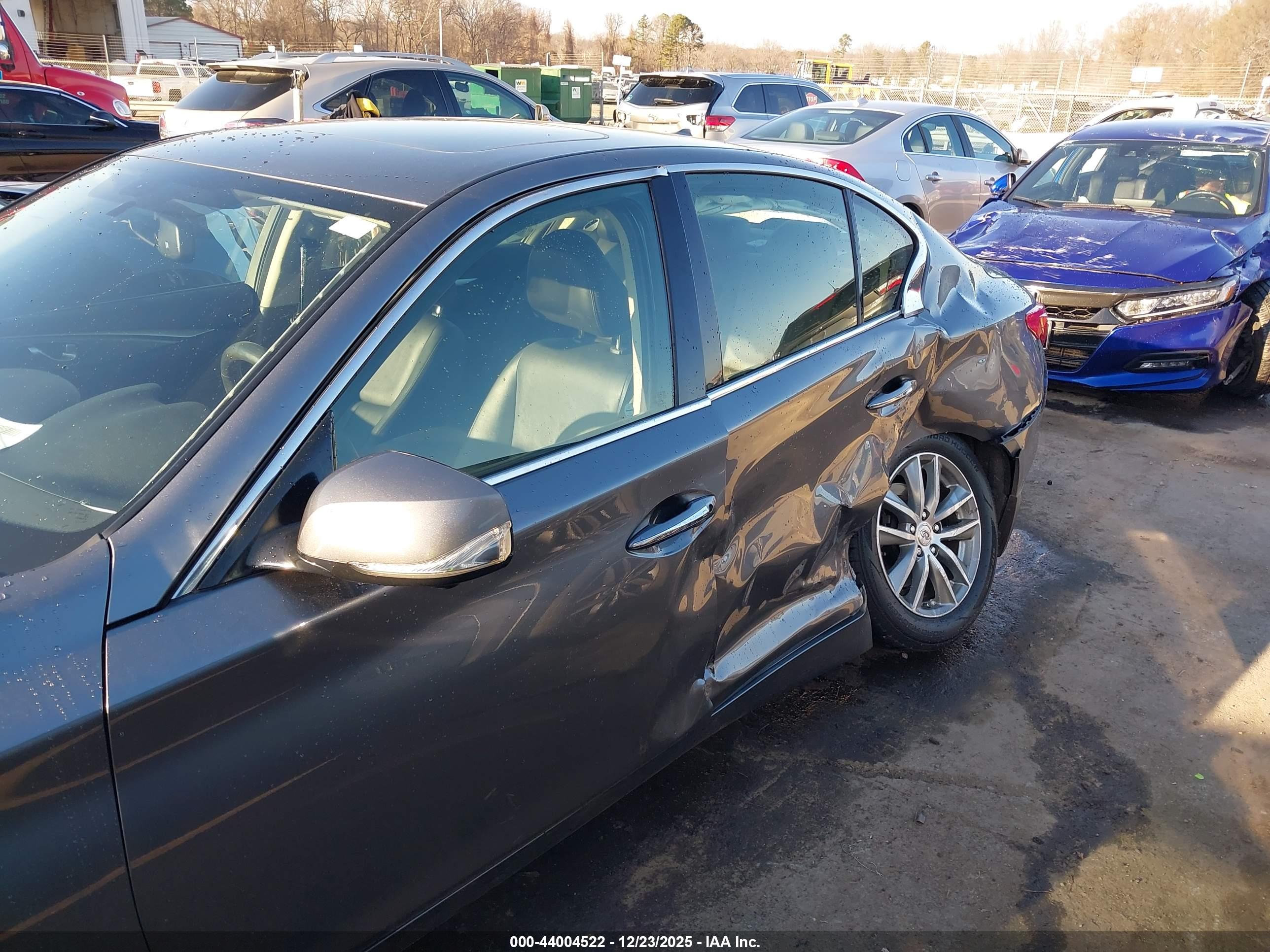 INFINITI Q50 image 6