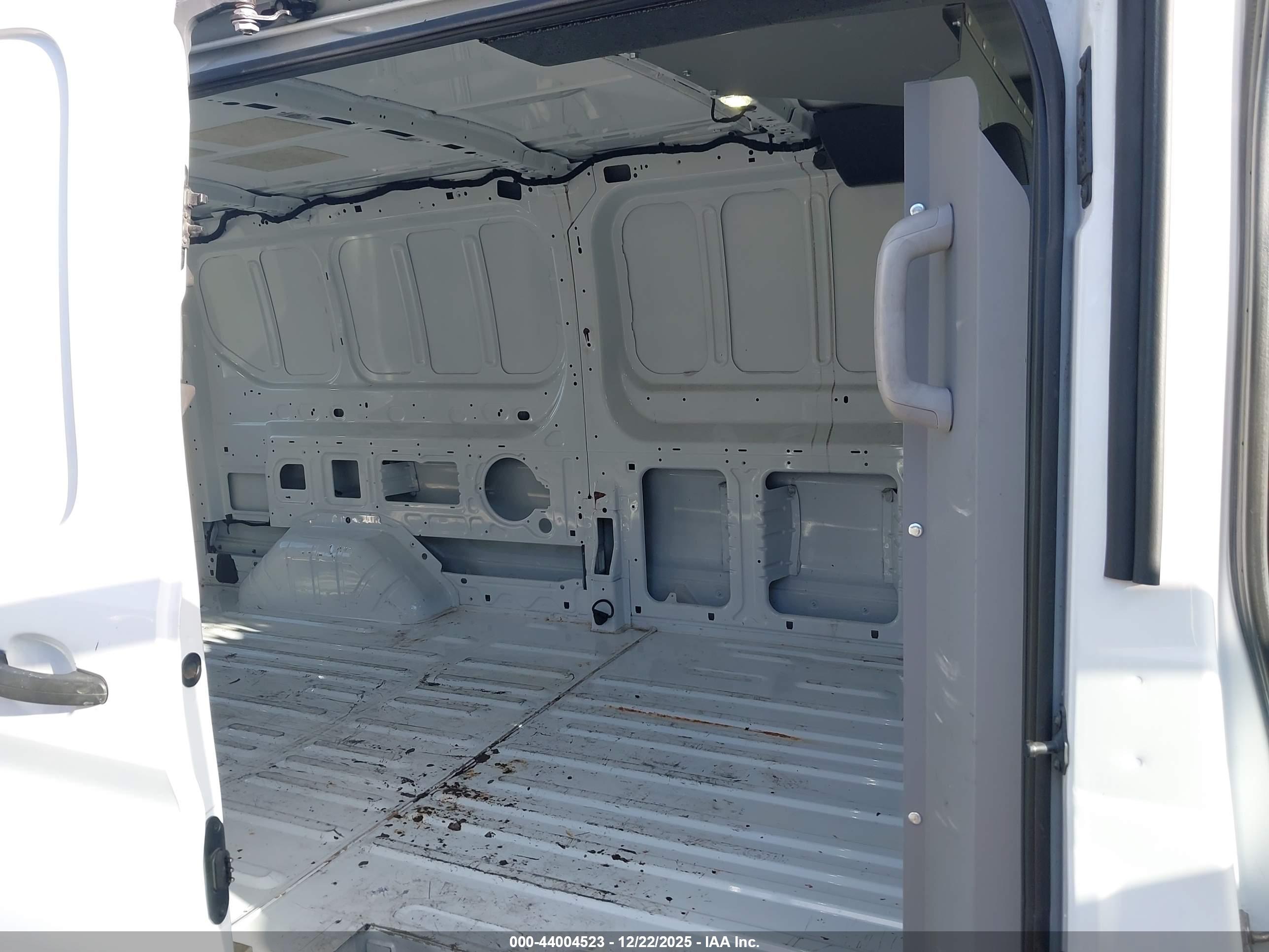 FORD TRANSIT-350 image 8