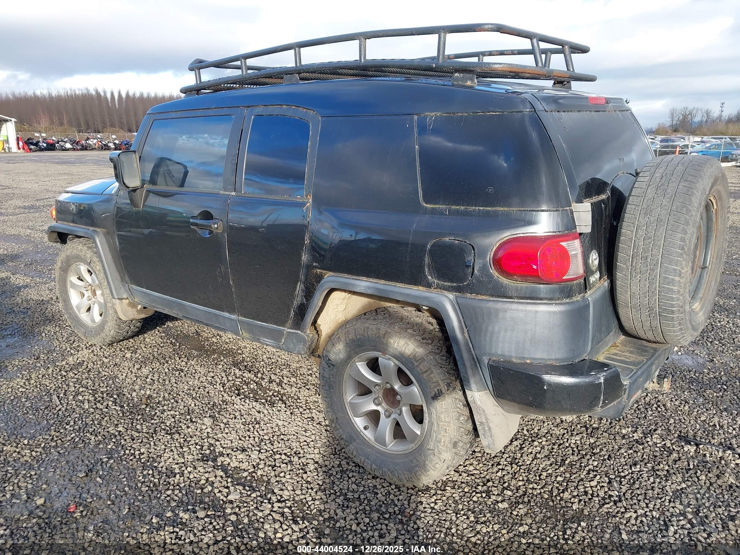 TOYOTA FJ image 3
