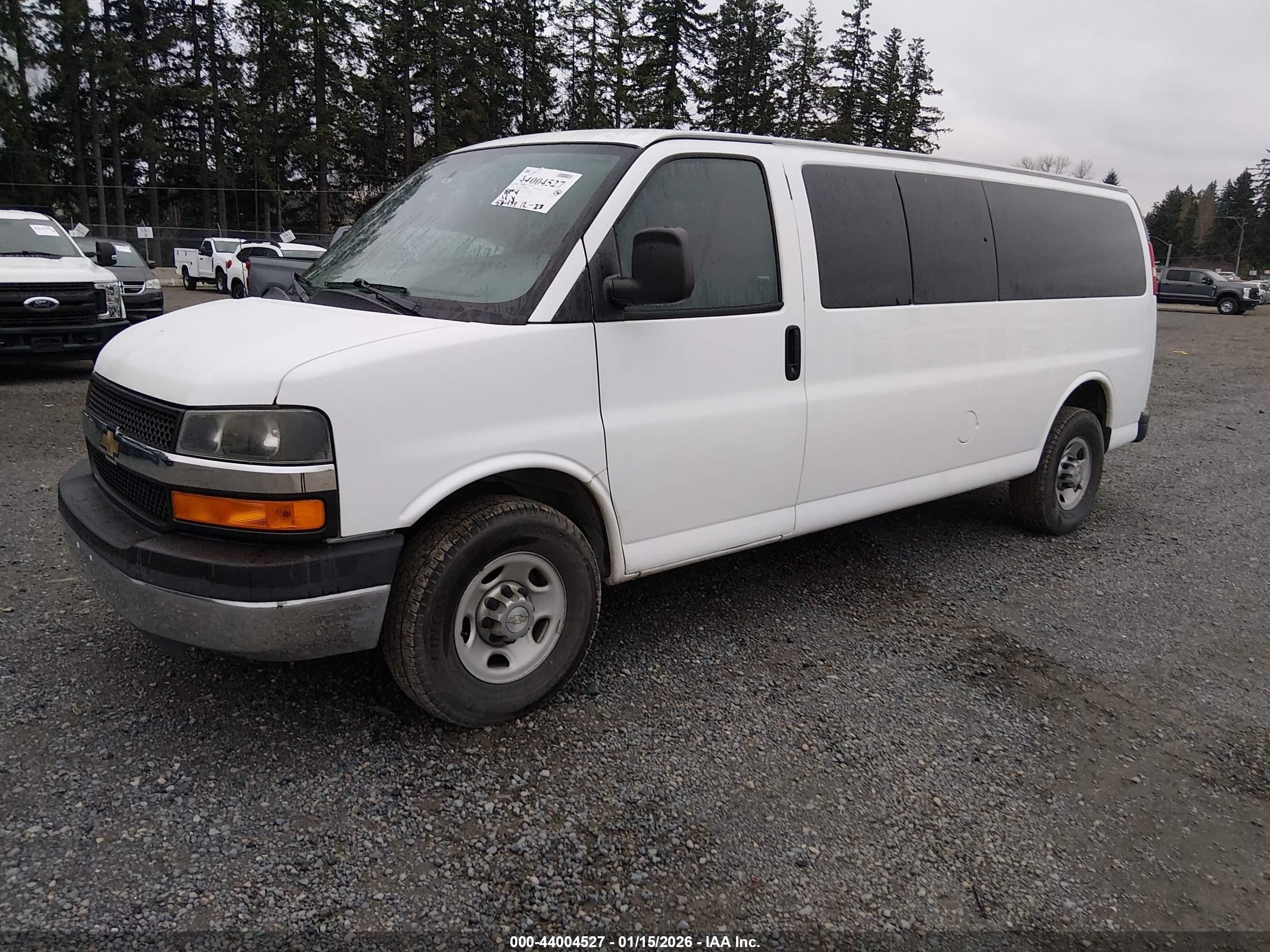 CHEVROLET EXPRESS image 2