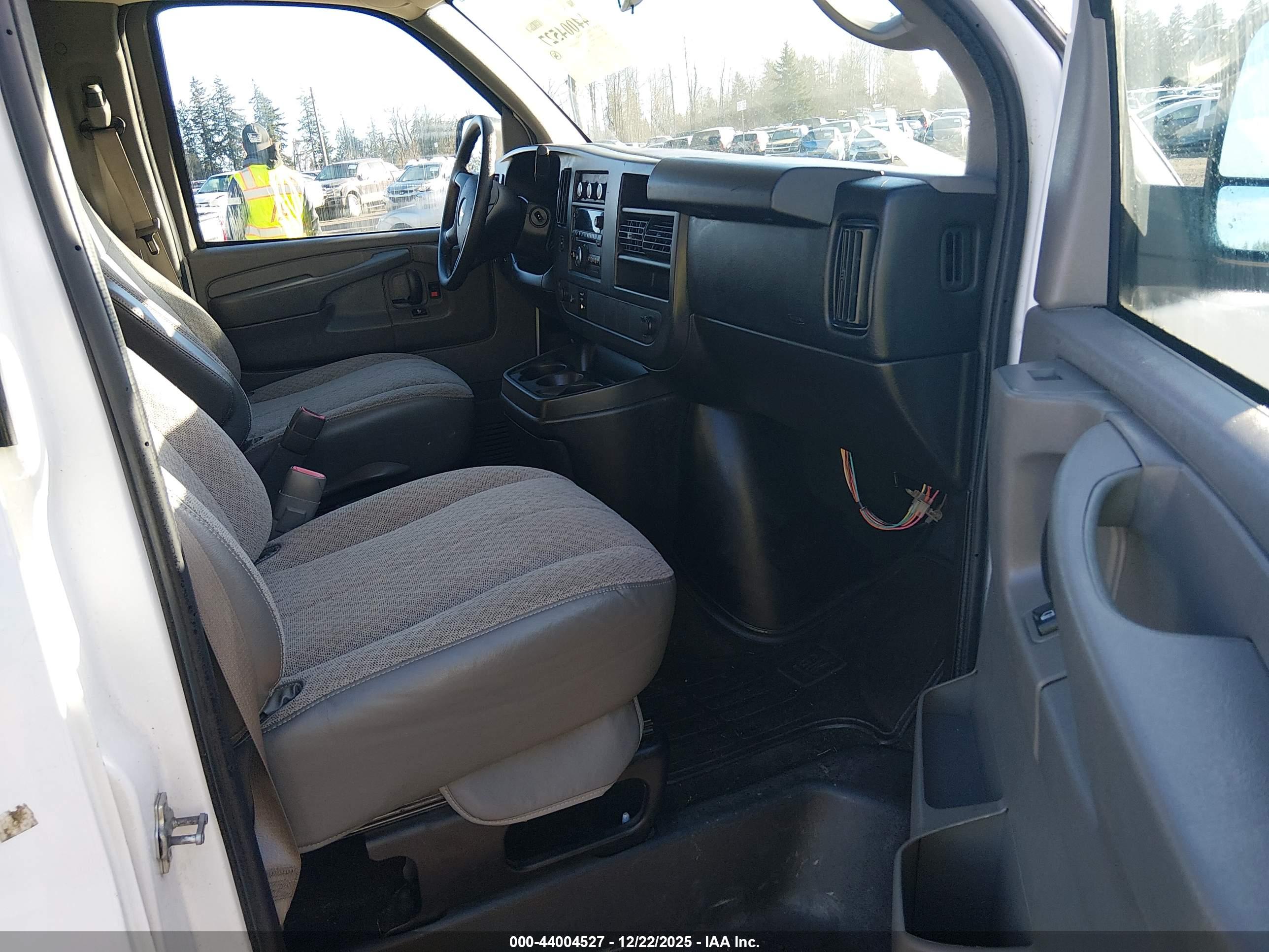 CHEVROLET EXPRESS image 5