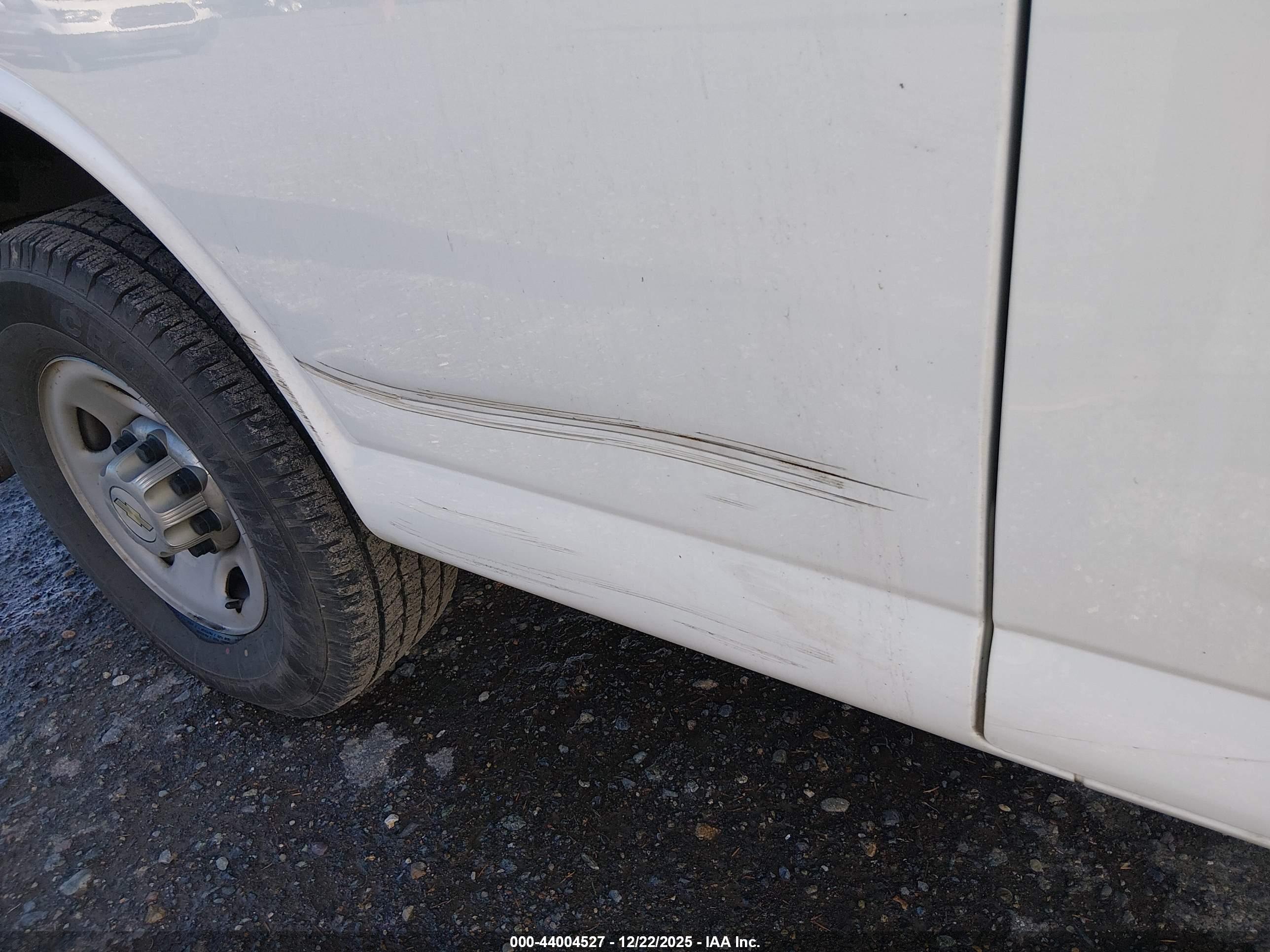 CHEVROLET EXPRESS image 6