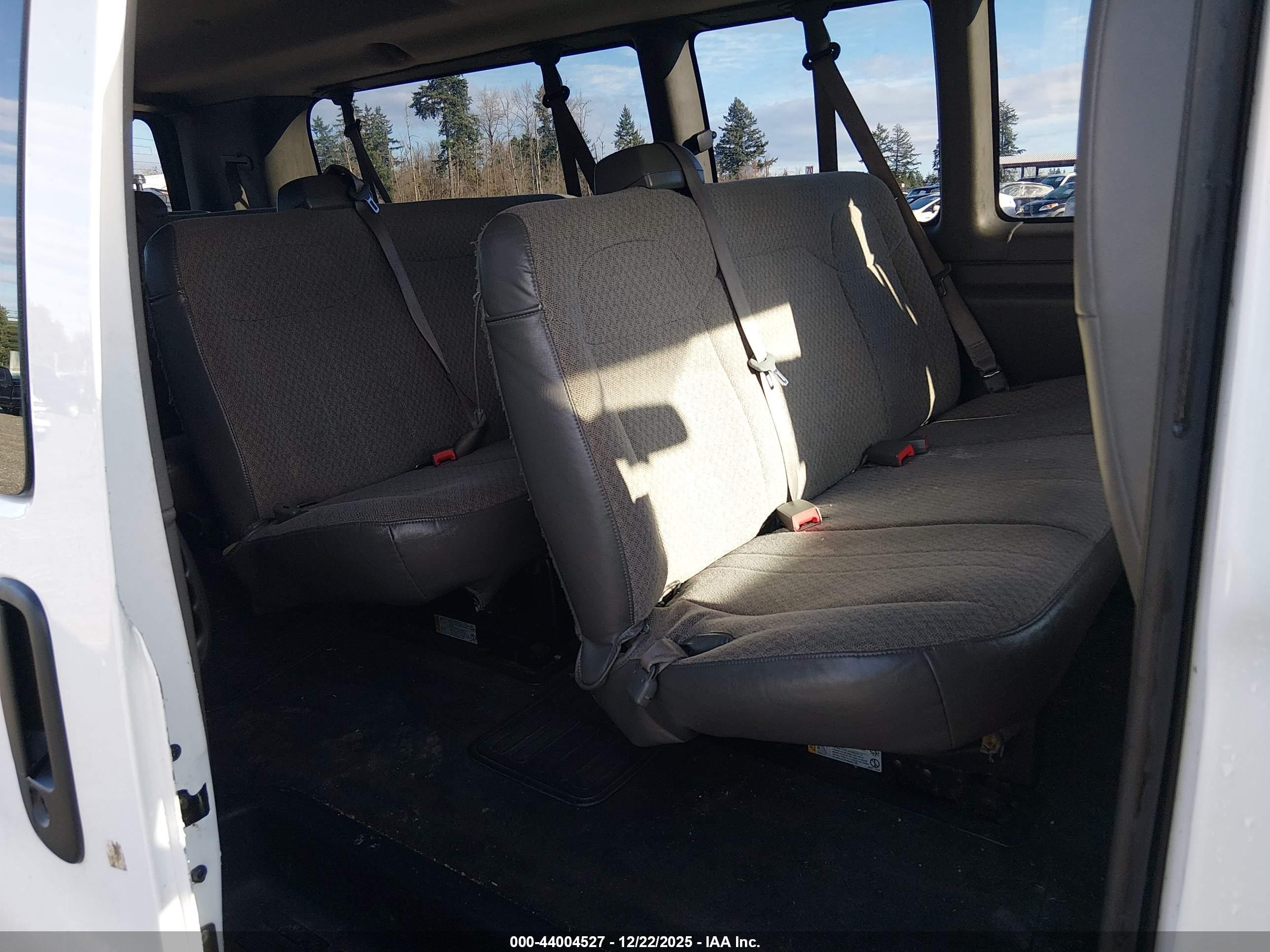 CHEVROLET EXPRESS image 8