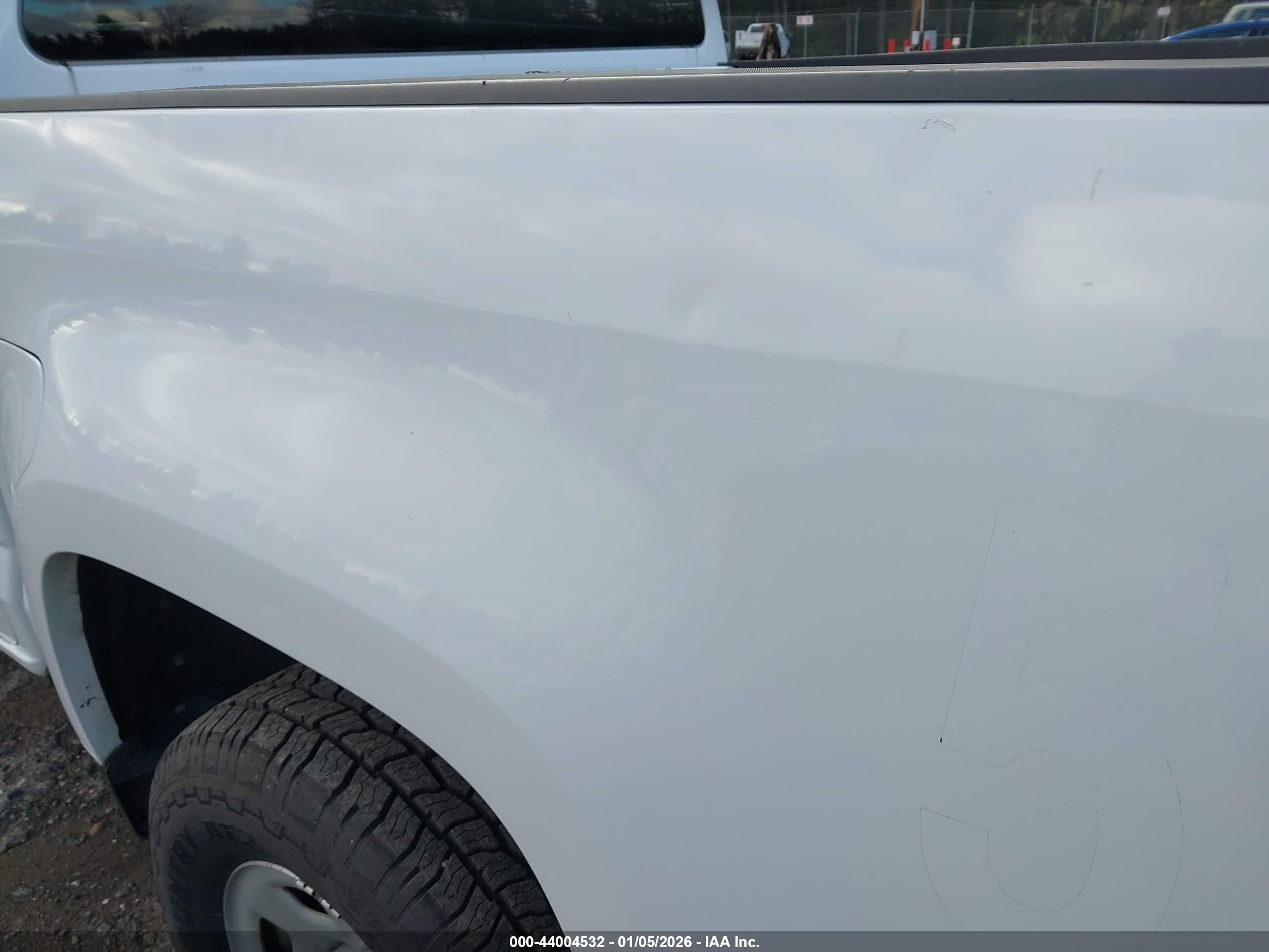 CHEVROLET COLORADO image 6