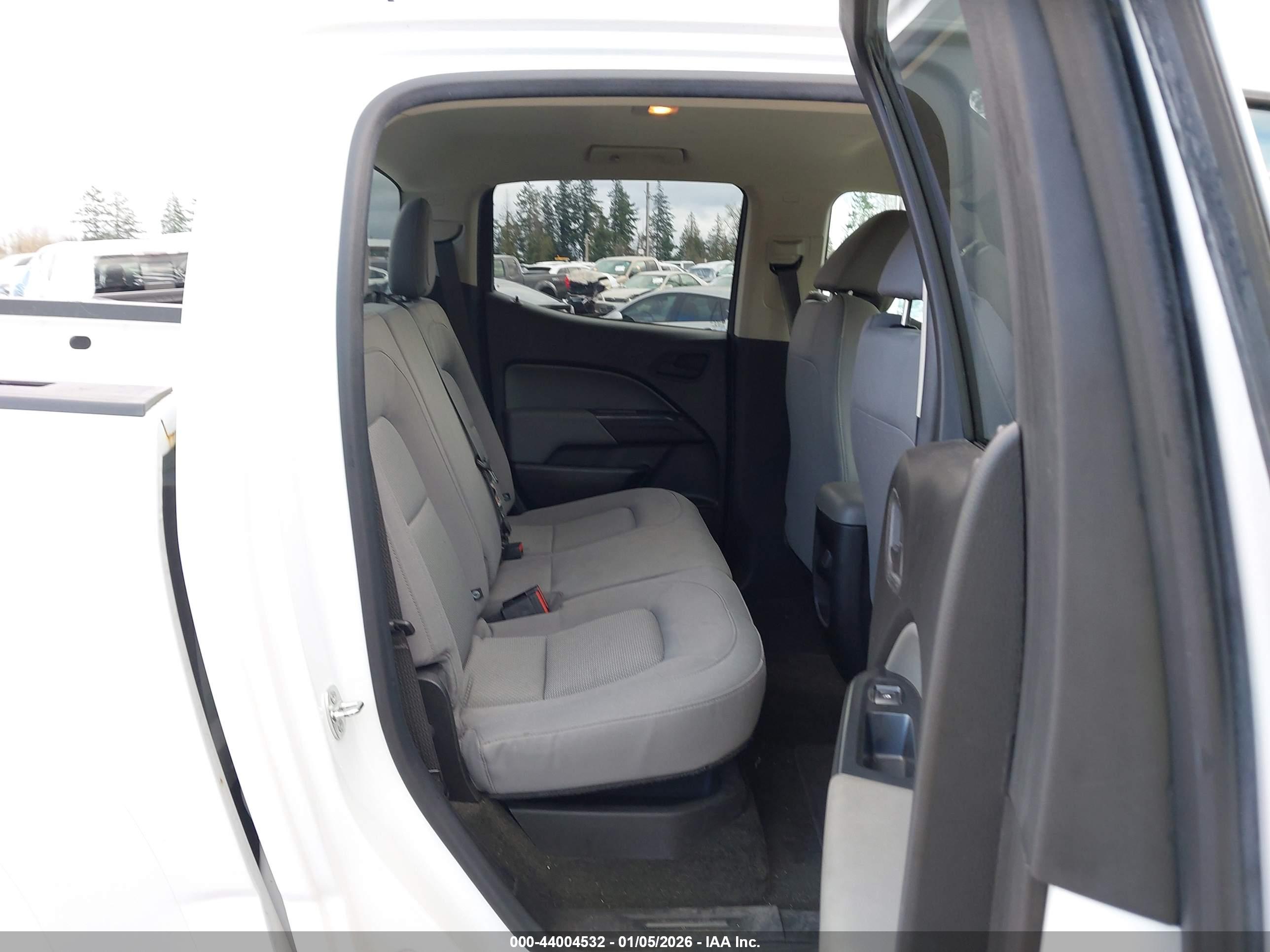 CHEVROLET COLORADO image 8