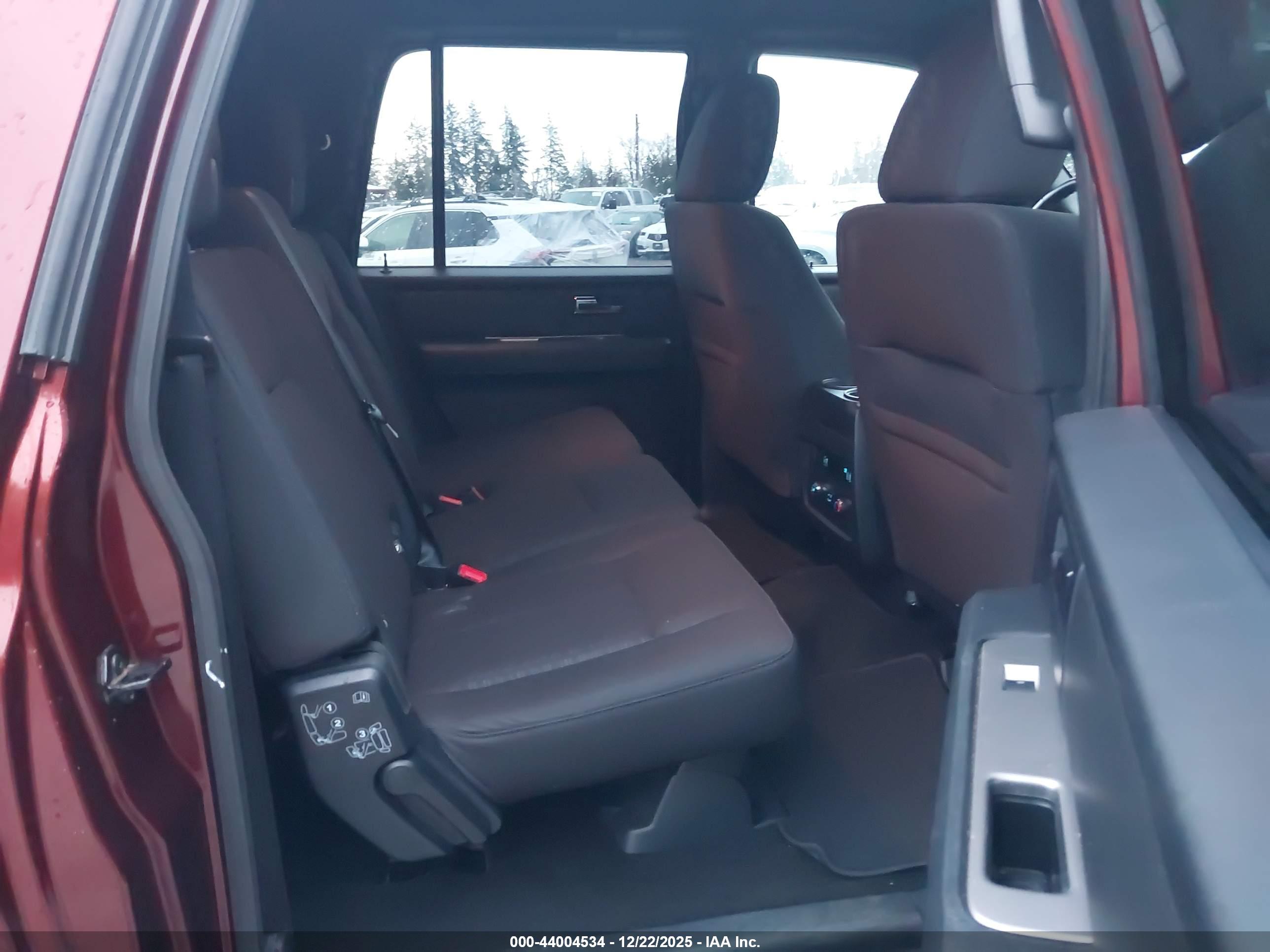 FORD EXPEDITION image 8