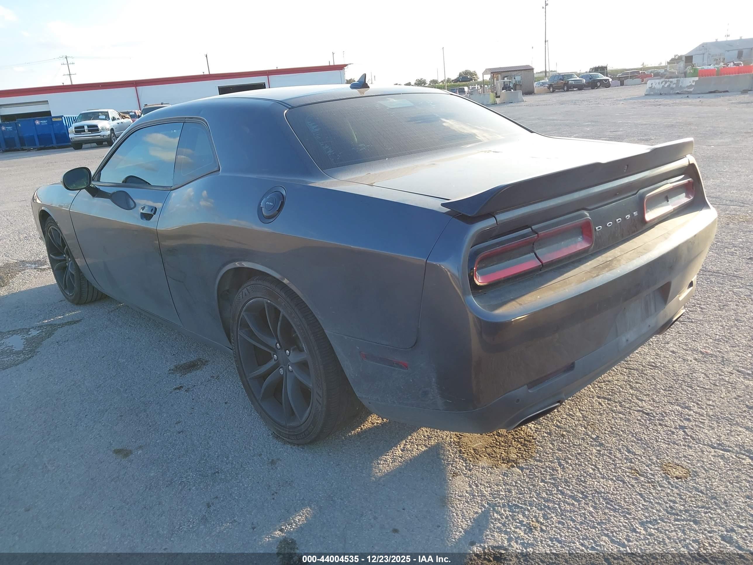 DODGE CHALLENGER image 3