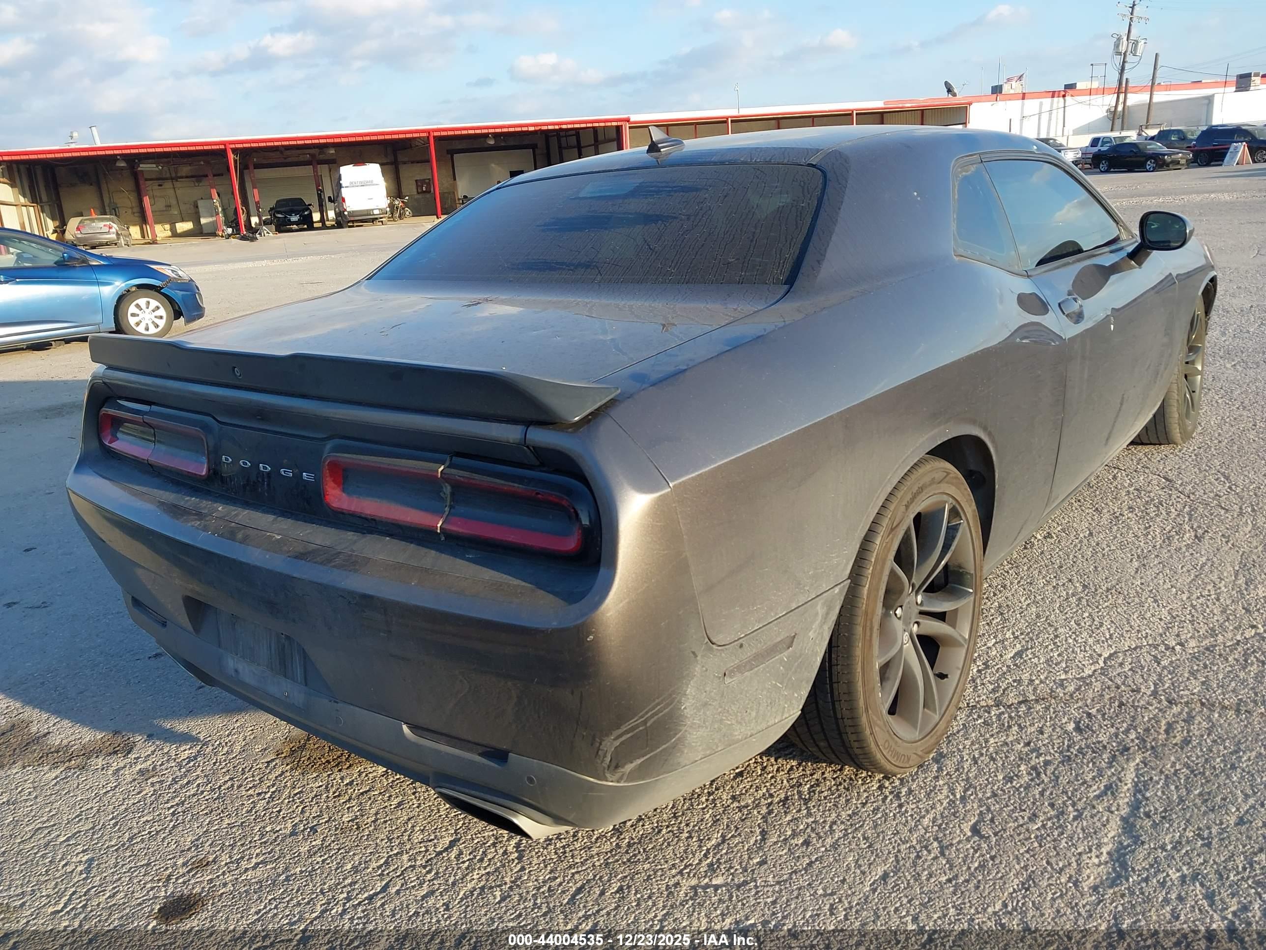 DODGE CHALLENGER image 4