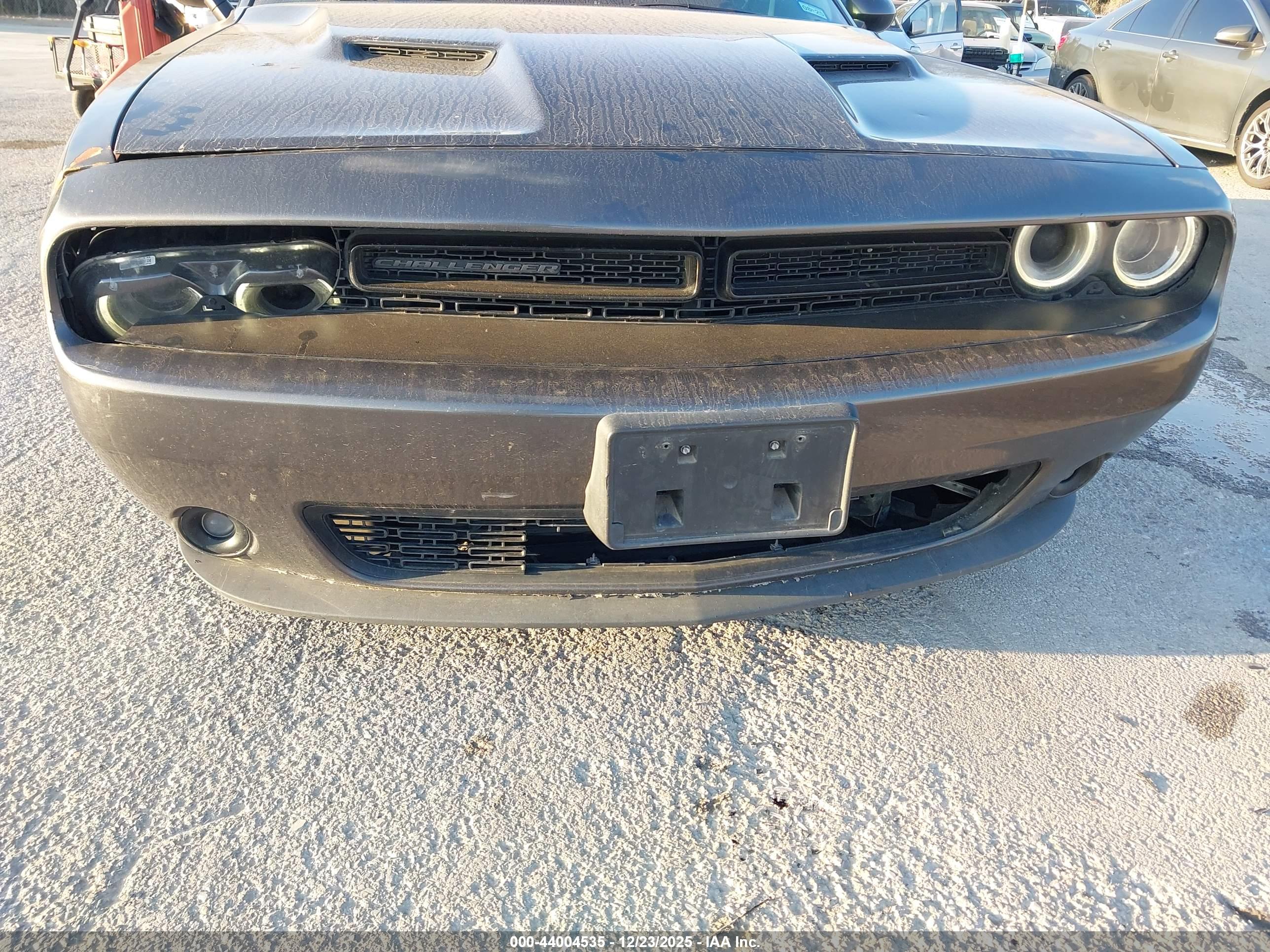 DODGE CHALLENGER image 6