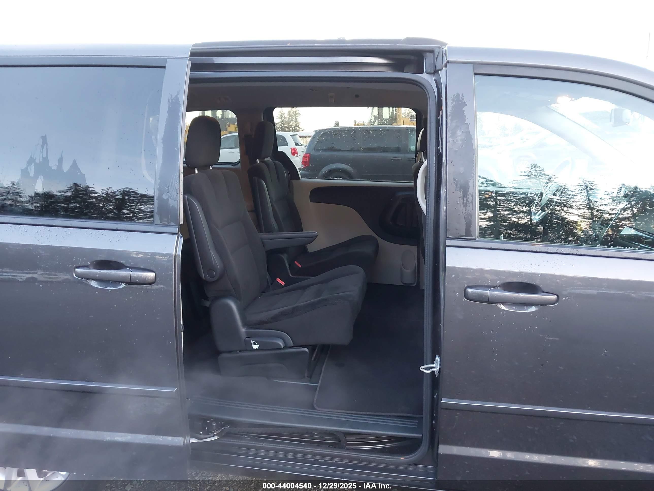 DODGE GRAND image 8
