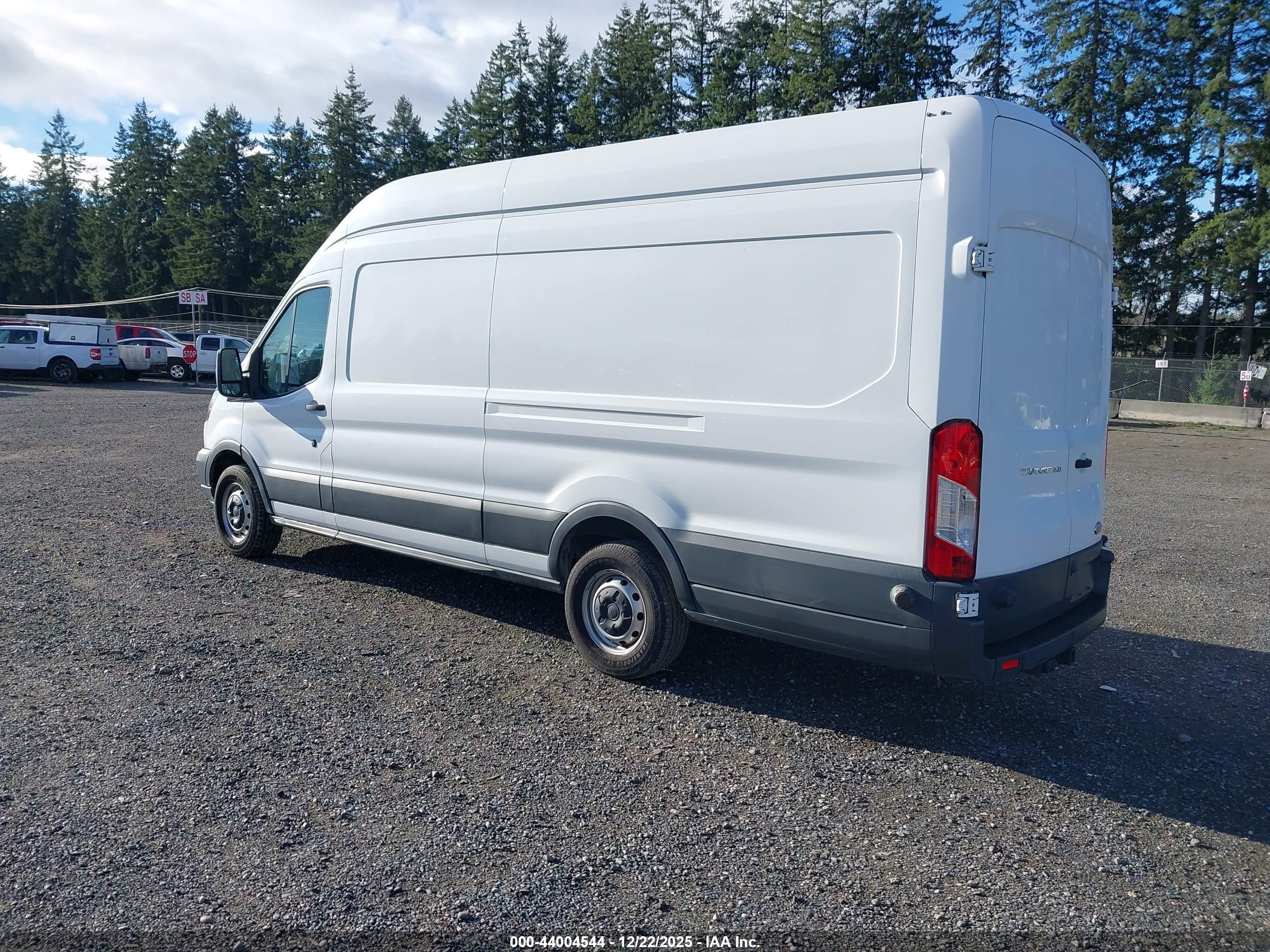 FORD TRANSIT-250 image 3