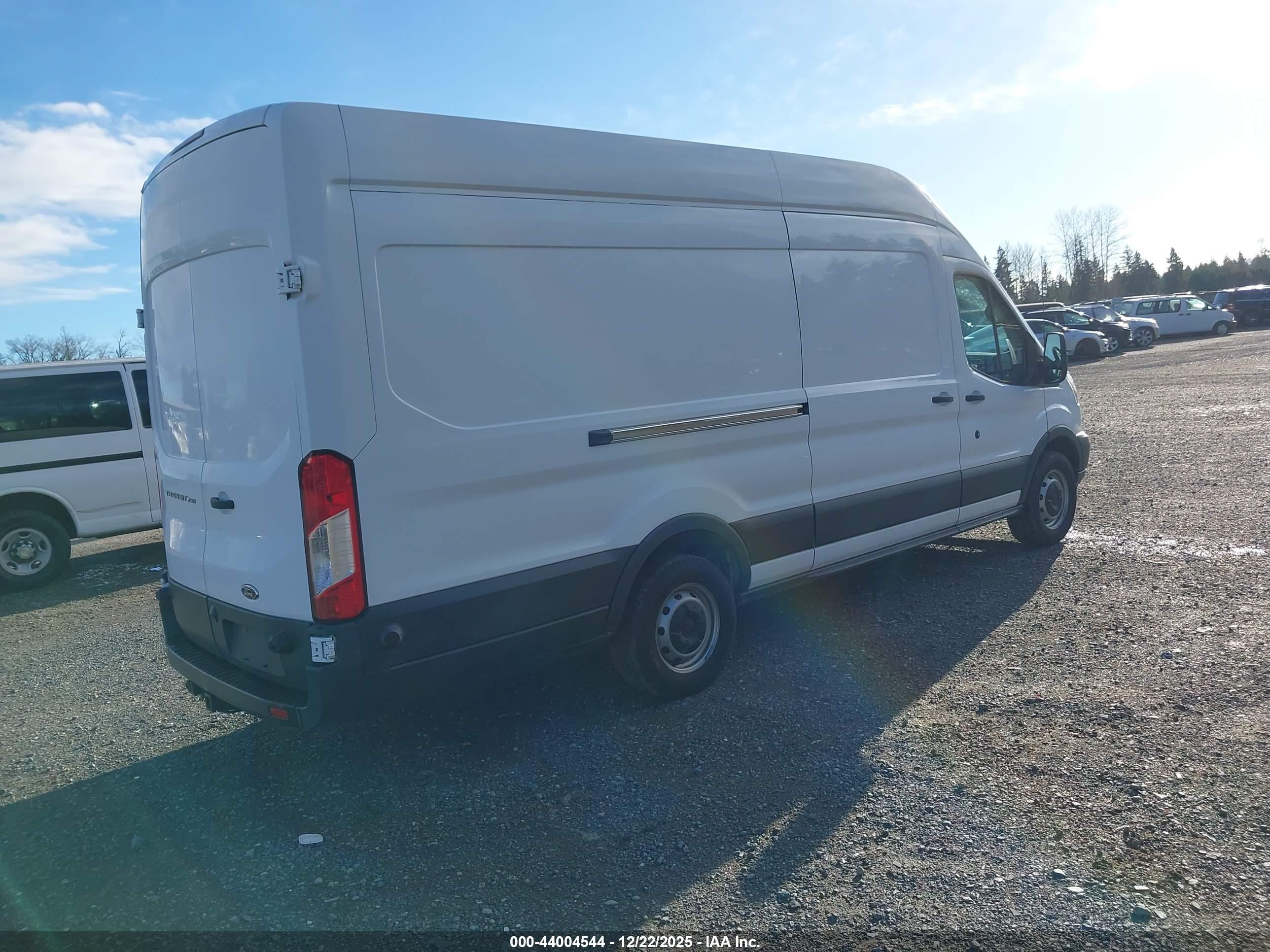 FORD TRANSIT-250 image 4