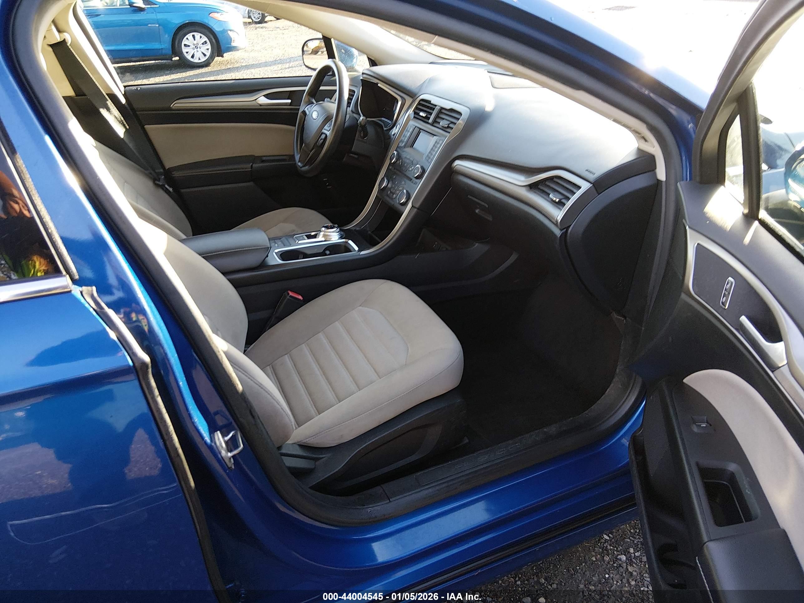 FORD FUSION image 5