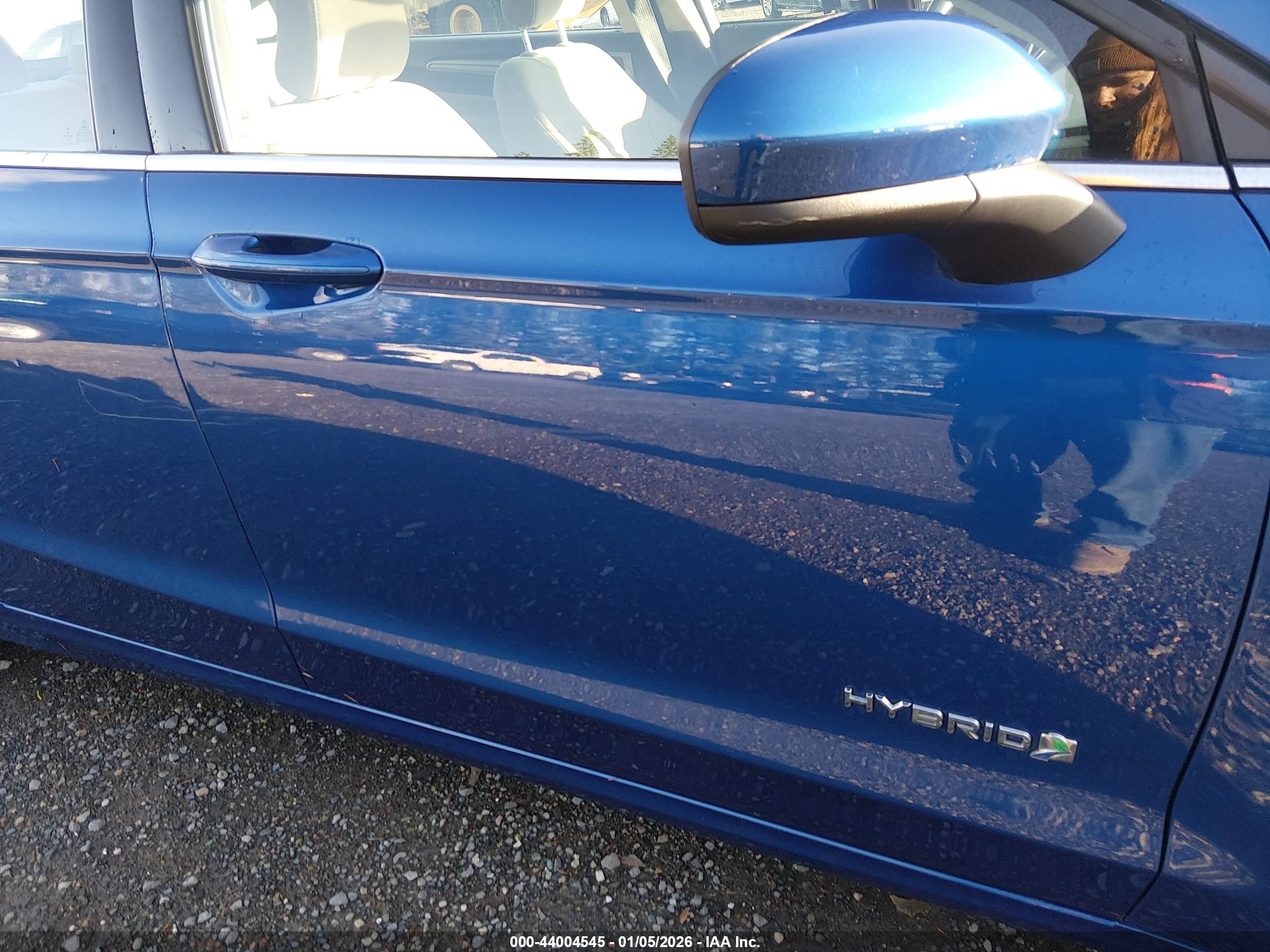 FORD FUSION image 6