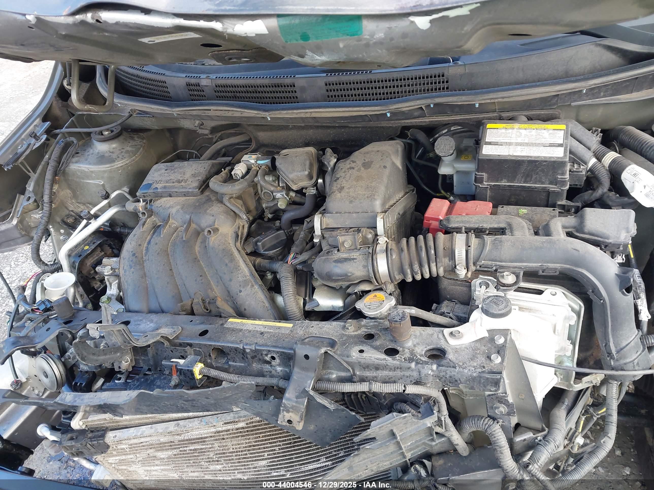 NISSAN VERSA image 10