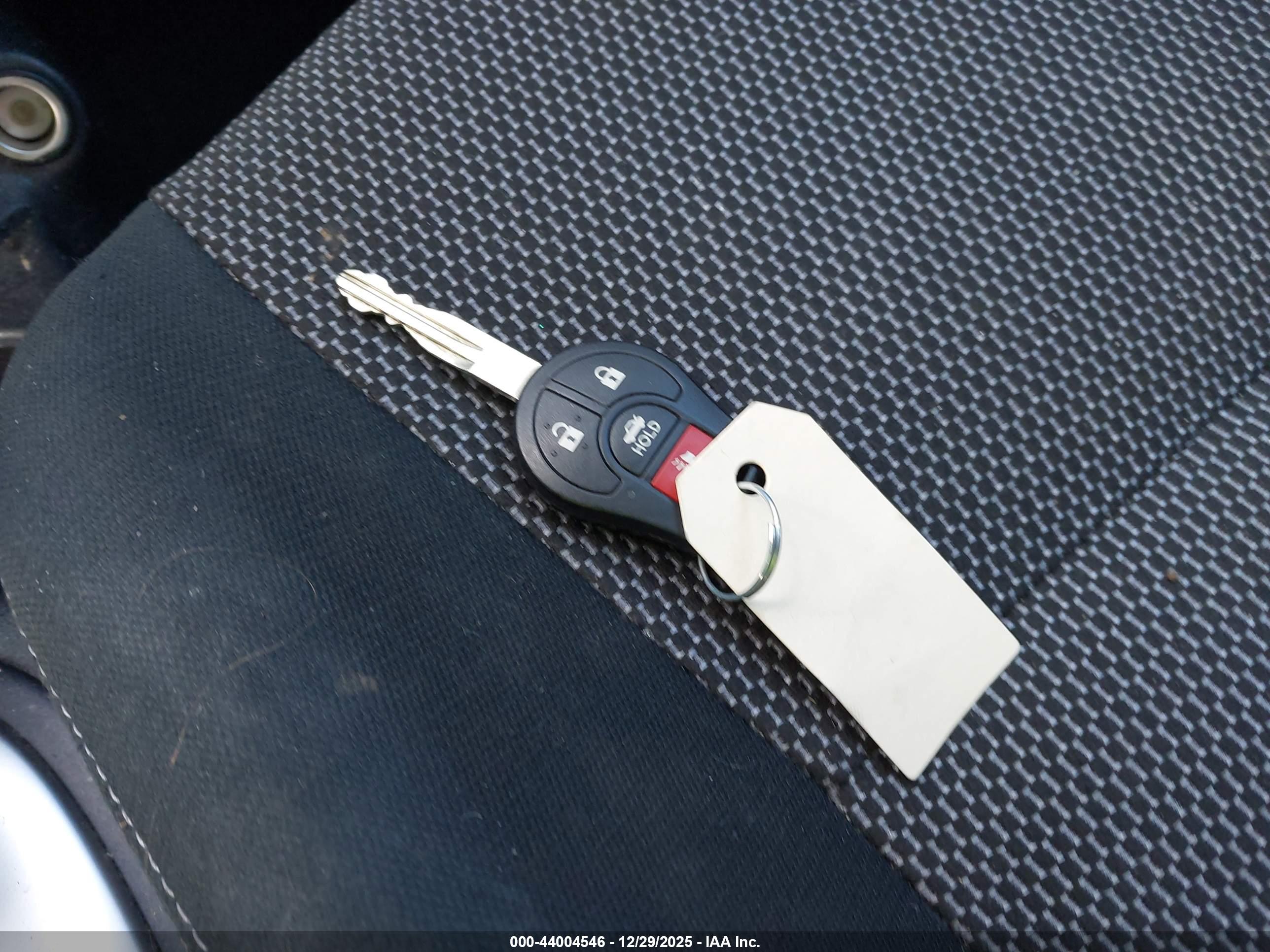NISSAN VERSA image 11