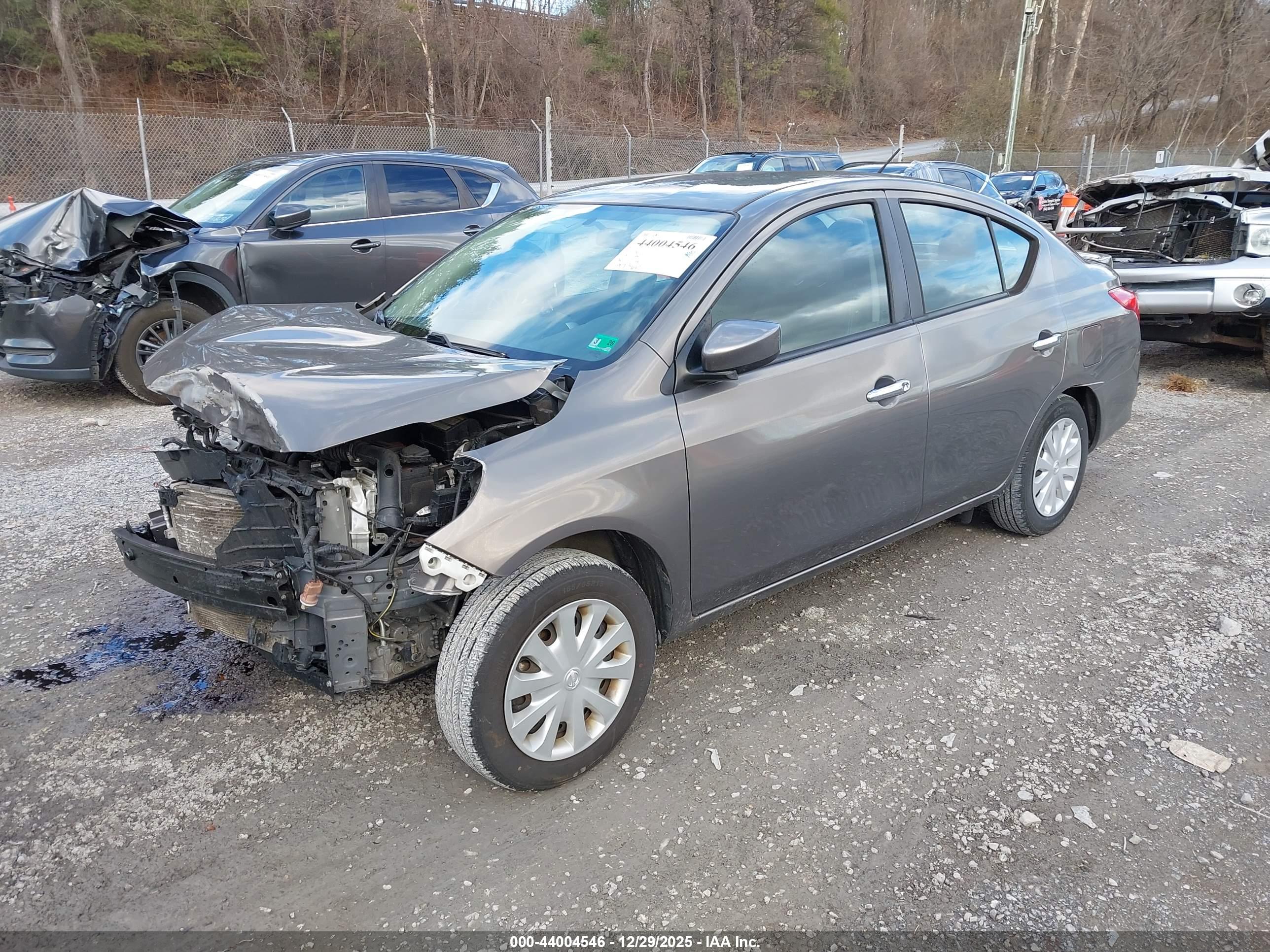 NISSAN VERSA image 2