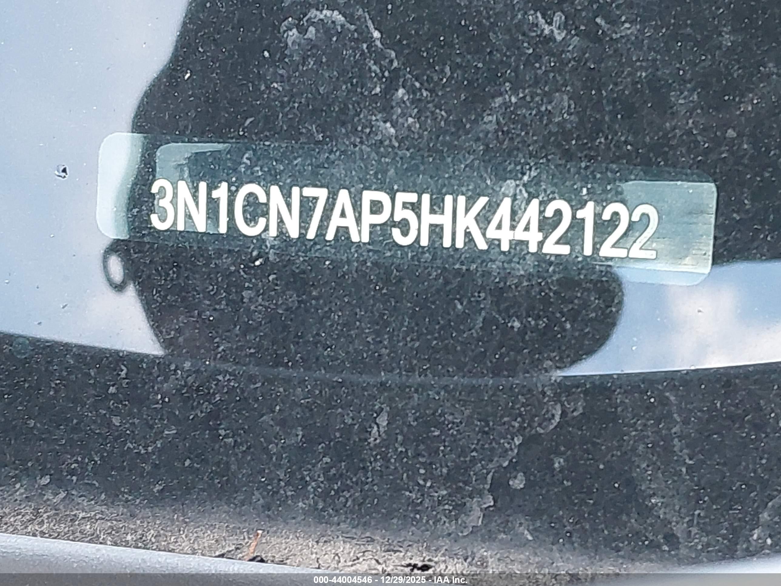 NISSAN VERSA image 9