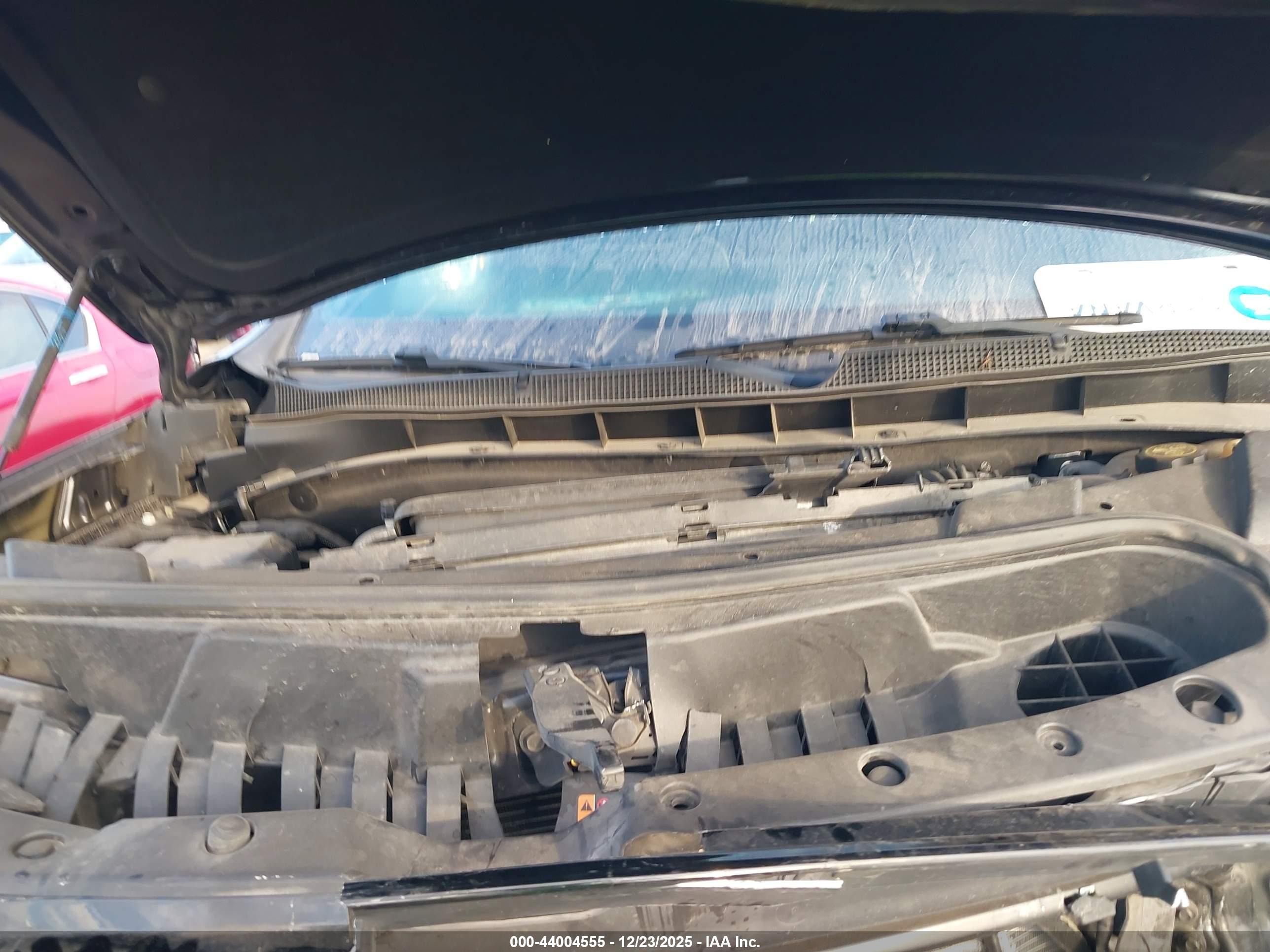 CHEVROLET SUBURBAN image 10
