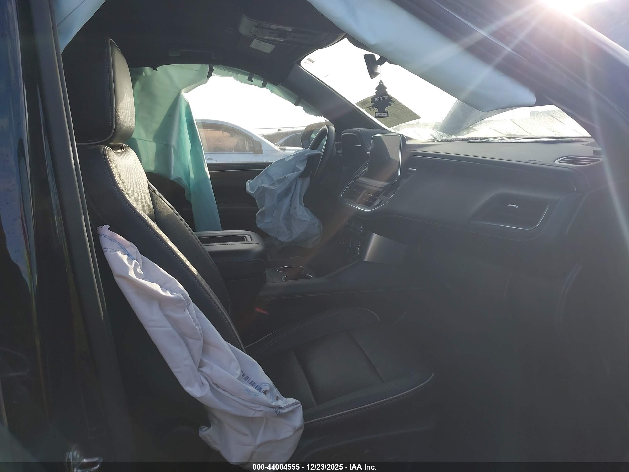 CHEVROLET SUBURBAN image 5