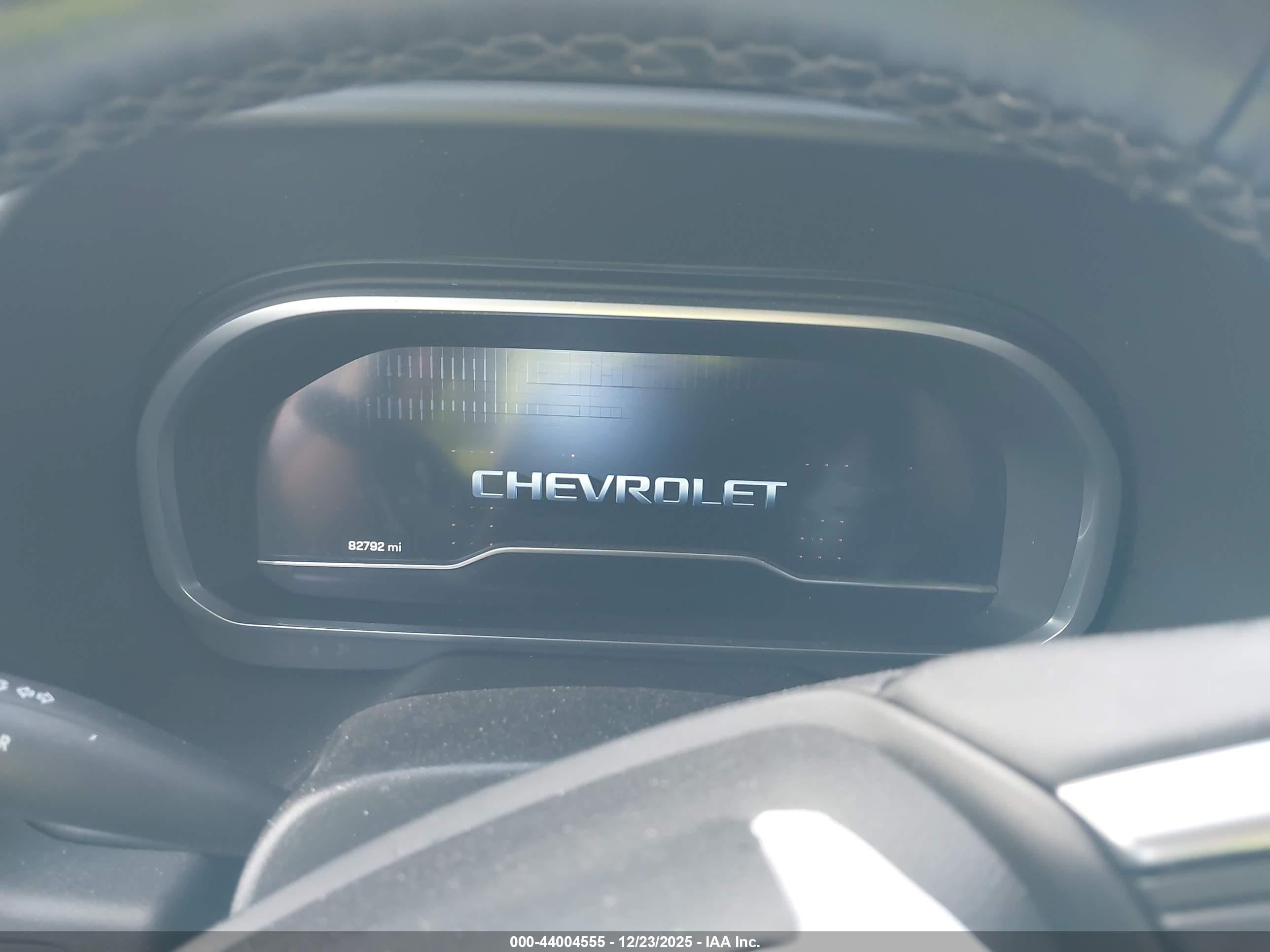CHEVROLET SUBURBAN image 7